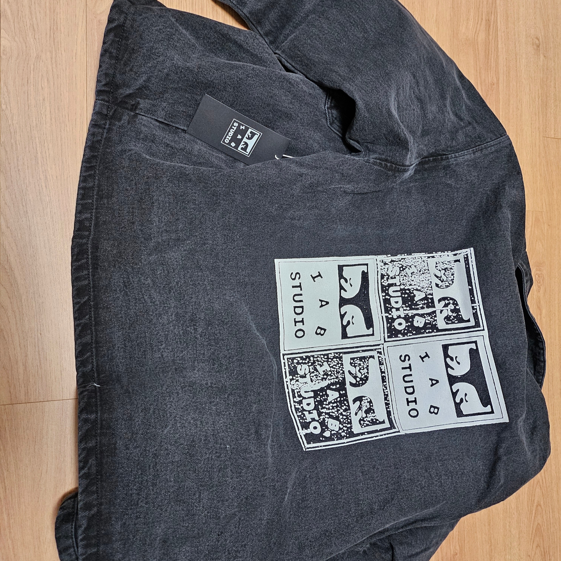IAB Studio x Obey Painters Shirt Jacket Dusty Black 착용 스타일 - 2