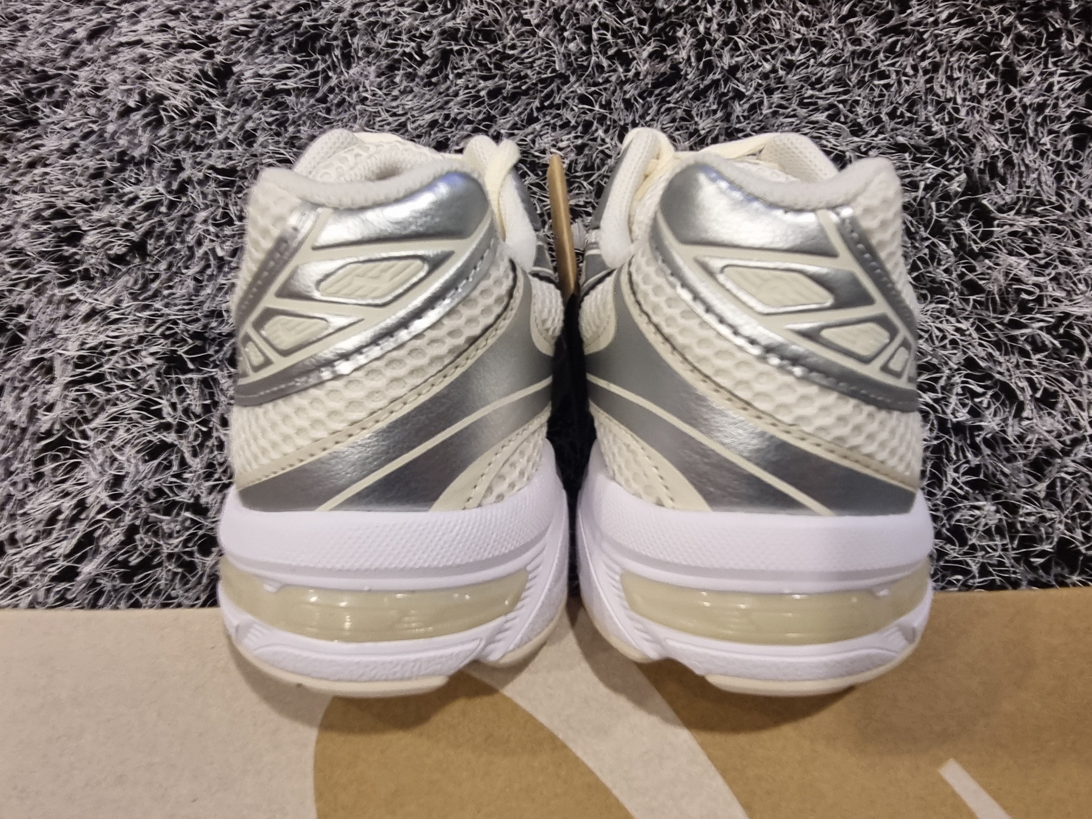 (W) Asics Gel-1130 Cream Pure Silver 착용 스타일 - 5