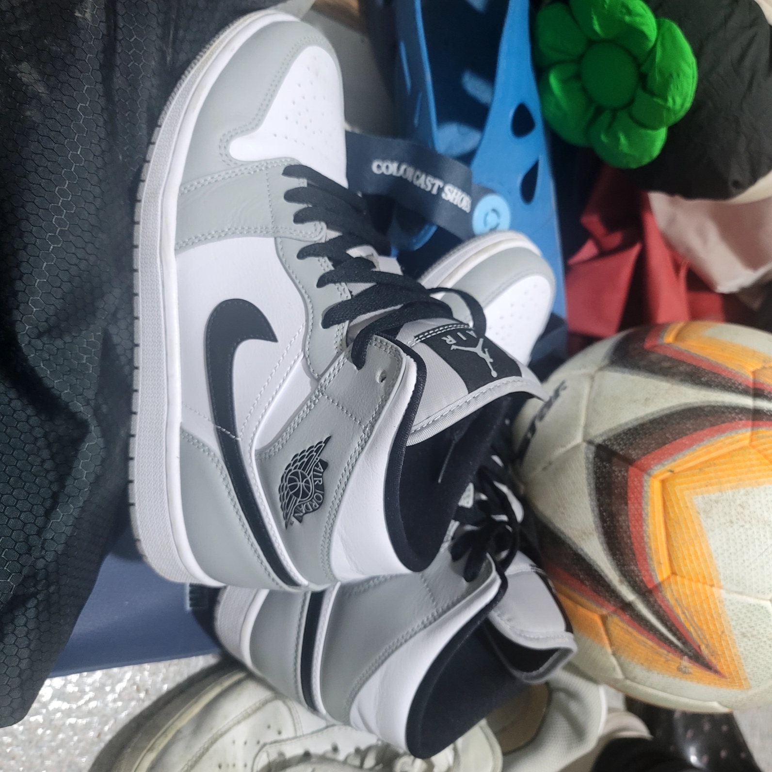 Jordan 1 Mid Light Smoke Grey 착용 스타일