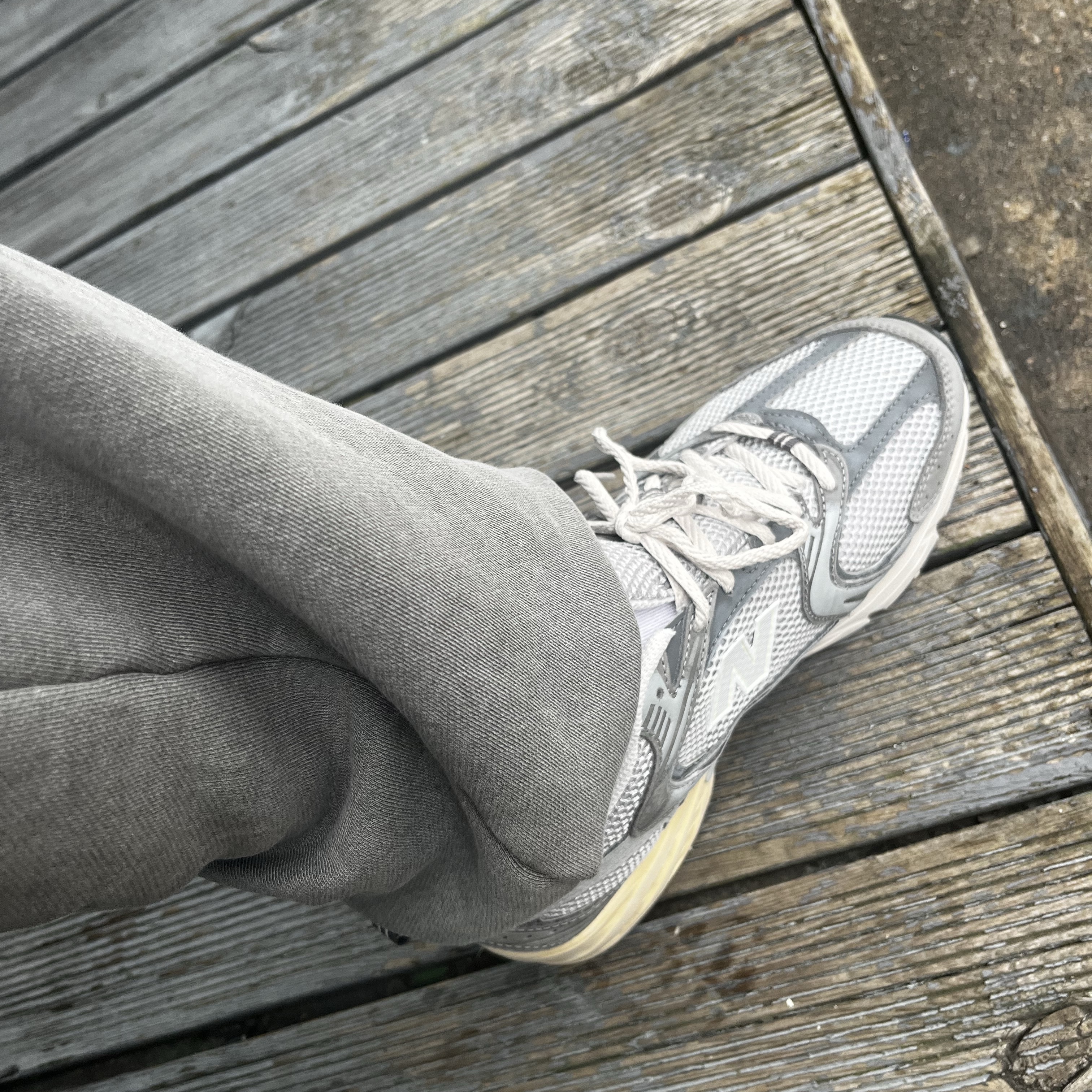 New Balance 530 Premium Vintage Grey Matter 착용 스타일