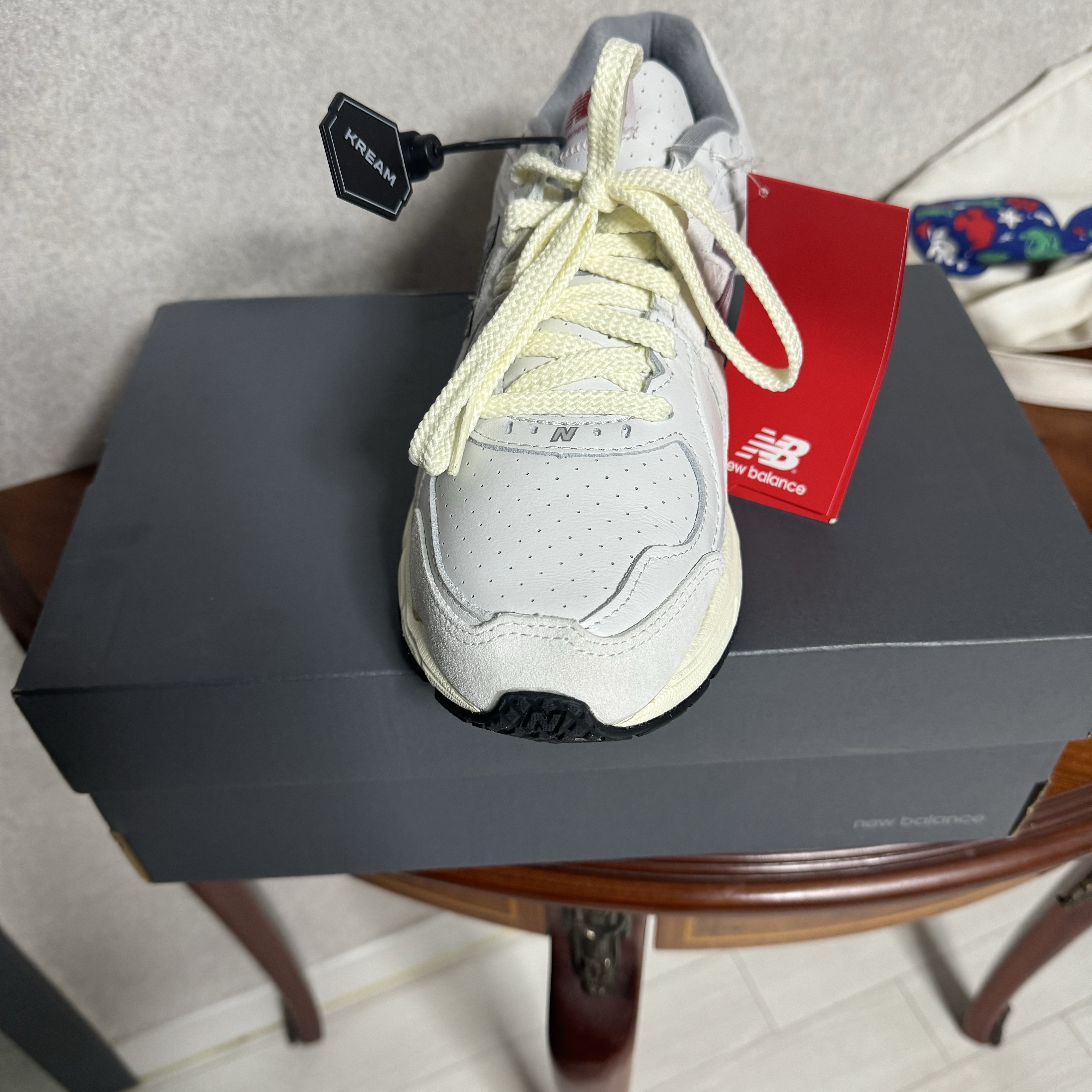 New Balance x thisisneverthat 860v2 White 착용 스타일 - 2
