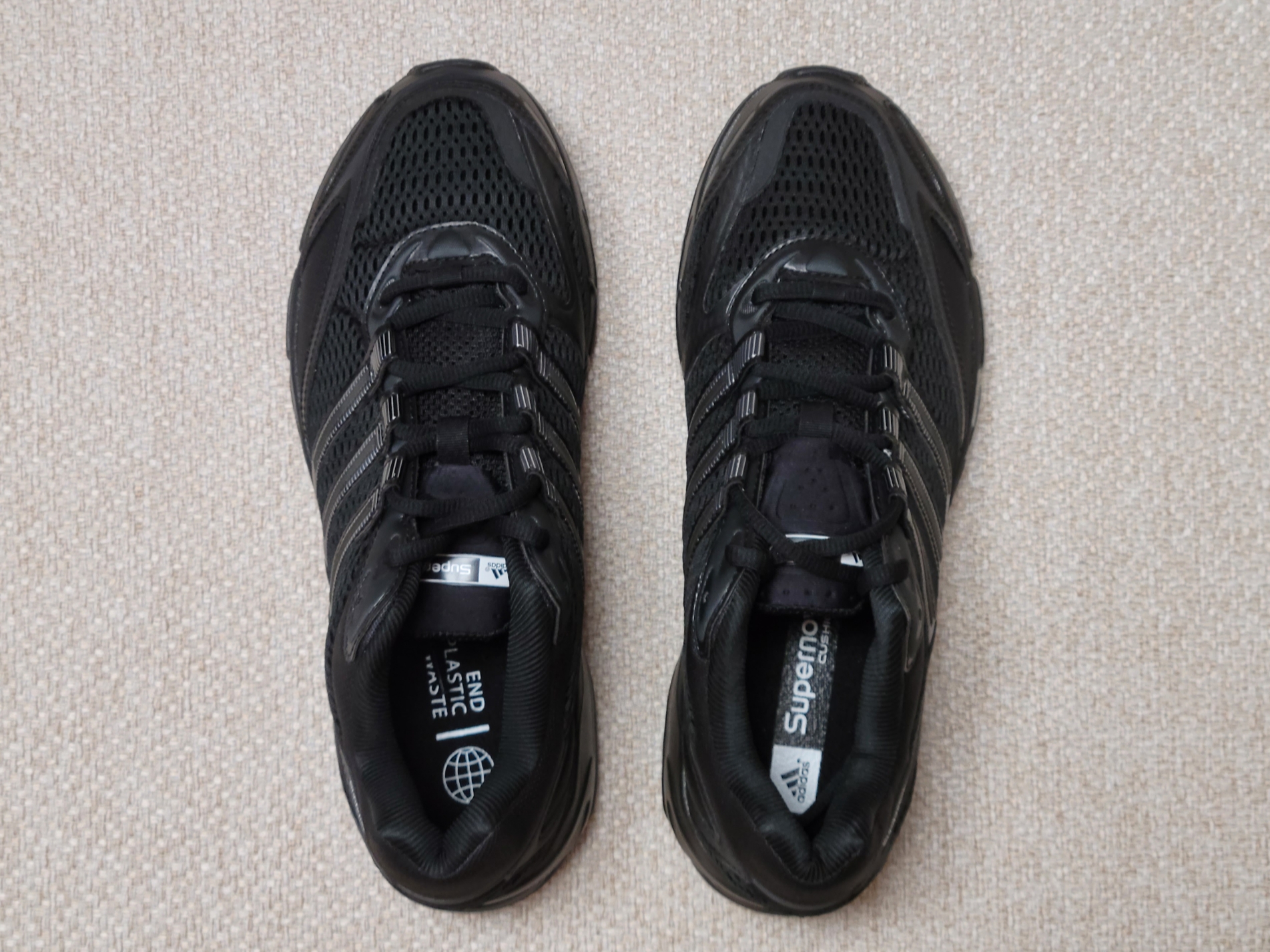 Adidas Supernova Cushion 7 Core Black 착용 스타일 - 4