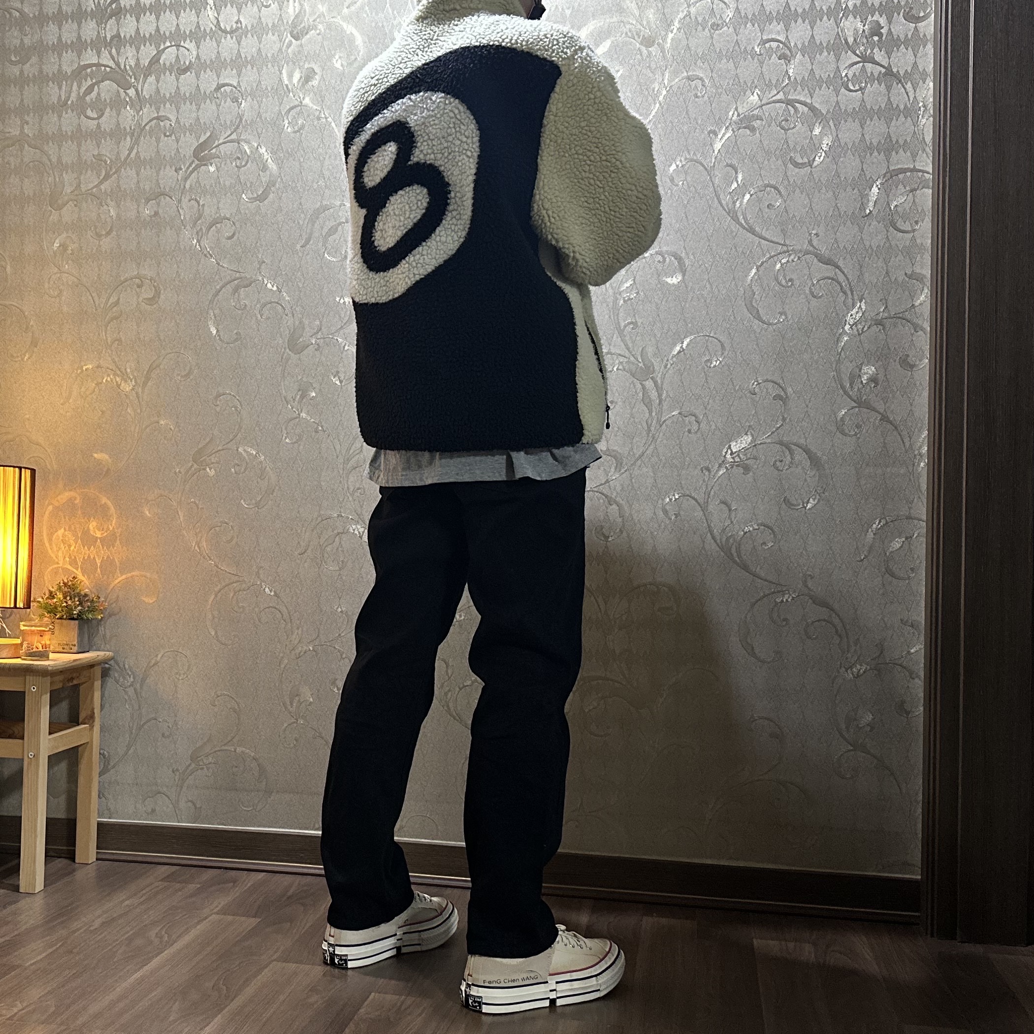 Converse x Feng Chen Wang Chuck 70 Ox 2-in-1 Brown Rice, Stussy 8 Ball Sherpa Jacket Natural 착용 스타일 - 2