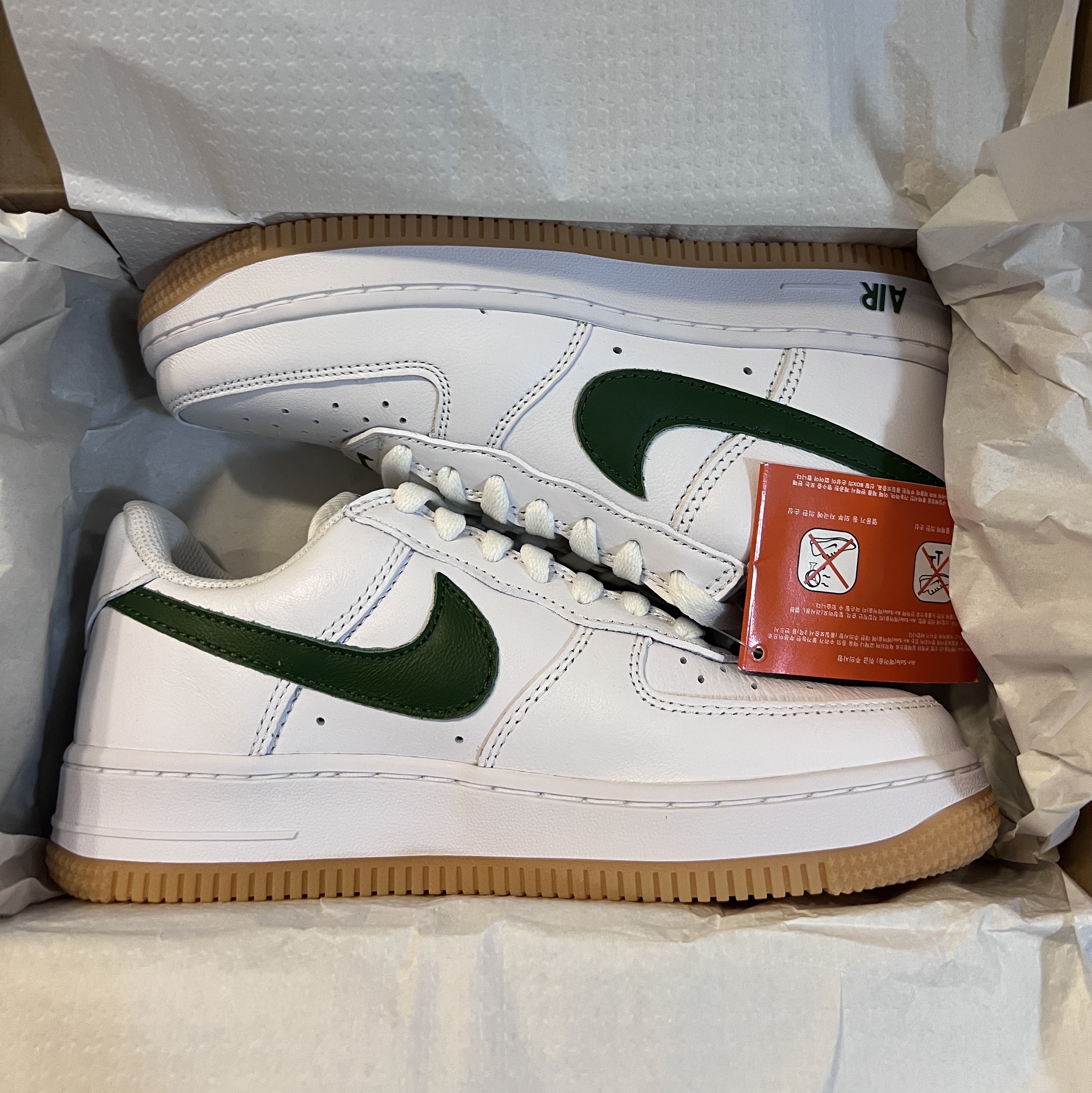 Nike Air Force 1 Low Retro Color of the Month White Forest Green 착용 스타일