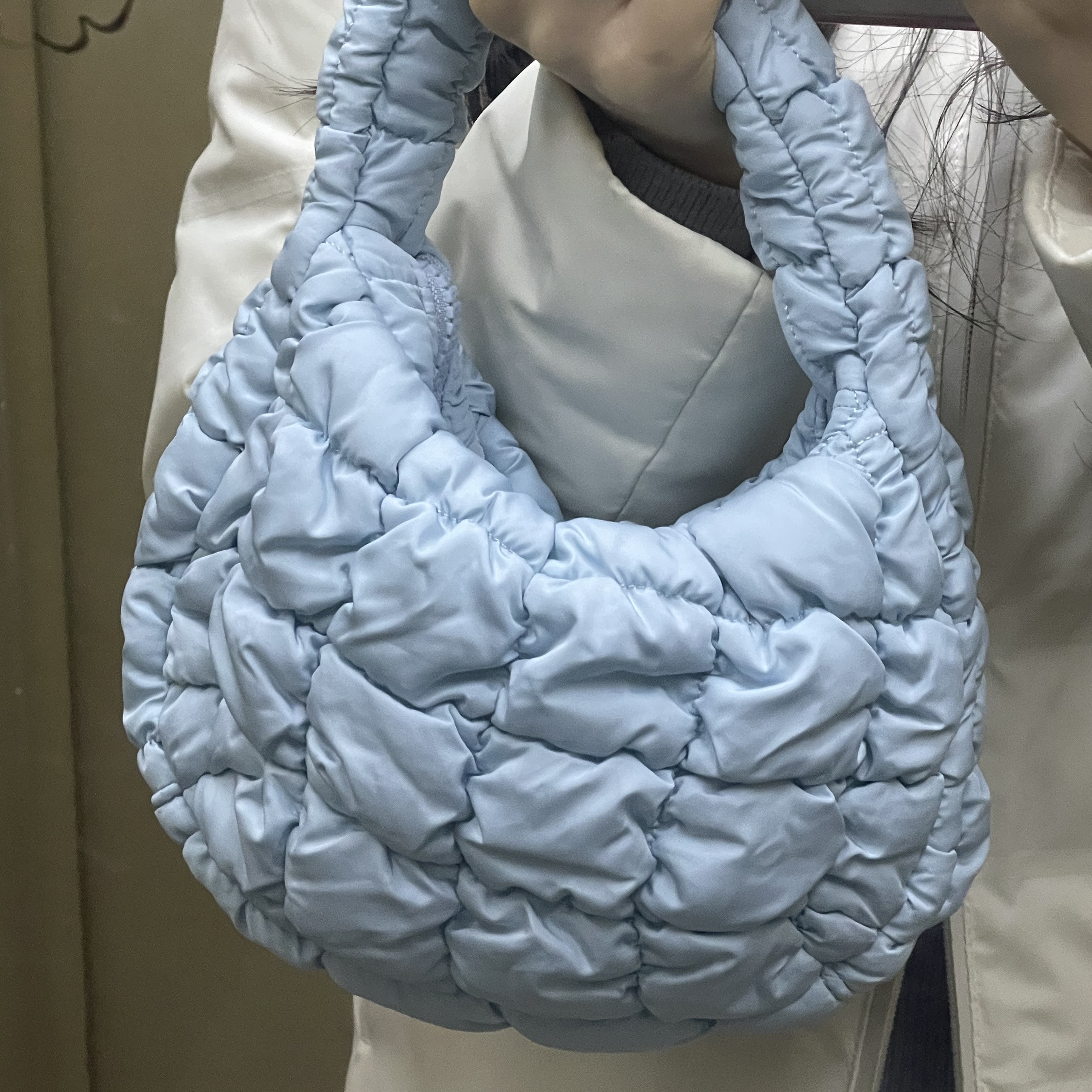 COS Quilted Micro Bag Light Blue 착용 스타일