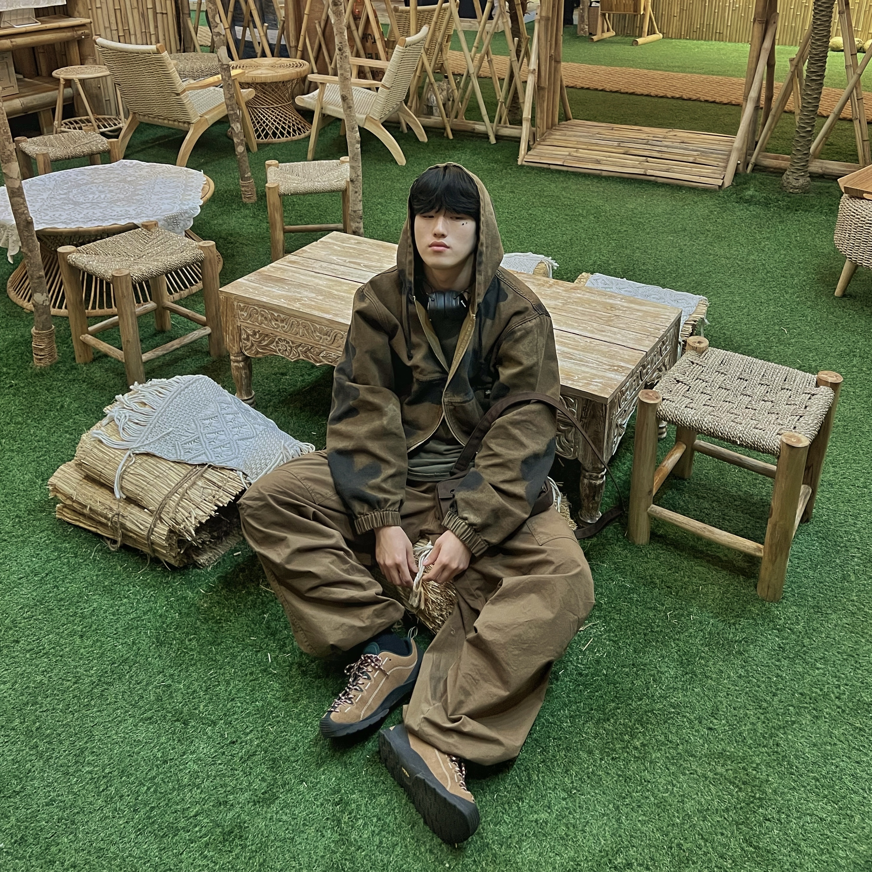 Stussy Floral Dye Work Jacket Brown, Keen Jasper Sneakers Toasted Coconut 착용 스타일 - 1