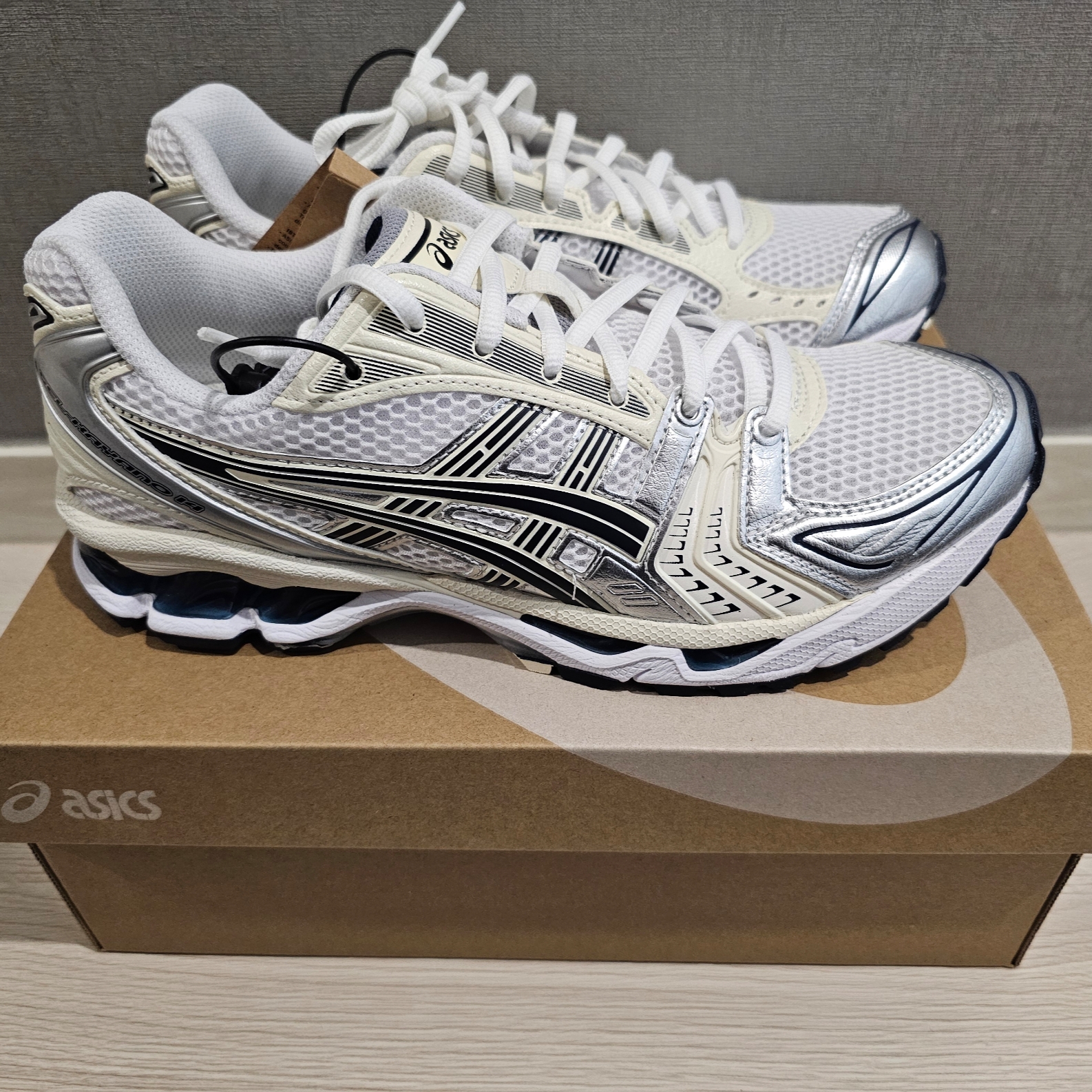 (W) Asics Gel-Kayano 14 White Midnight 착용 스타일 - 1