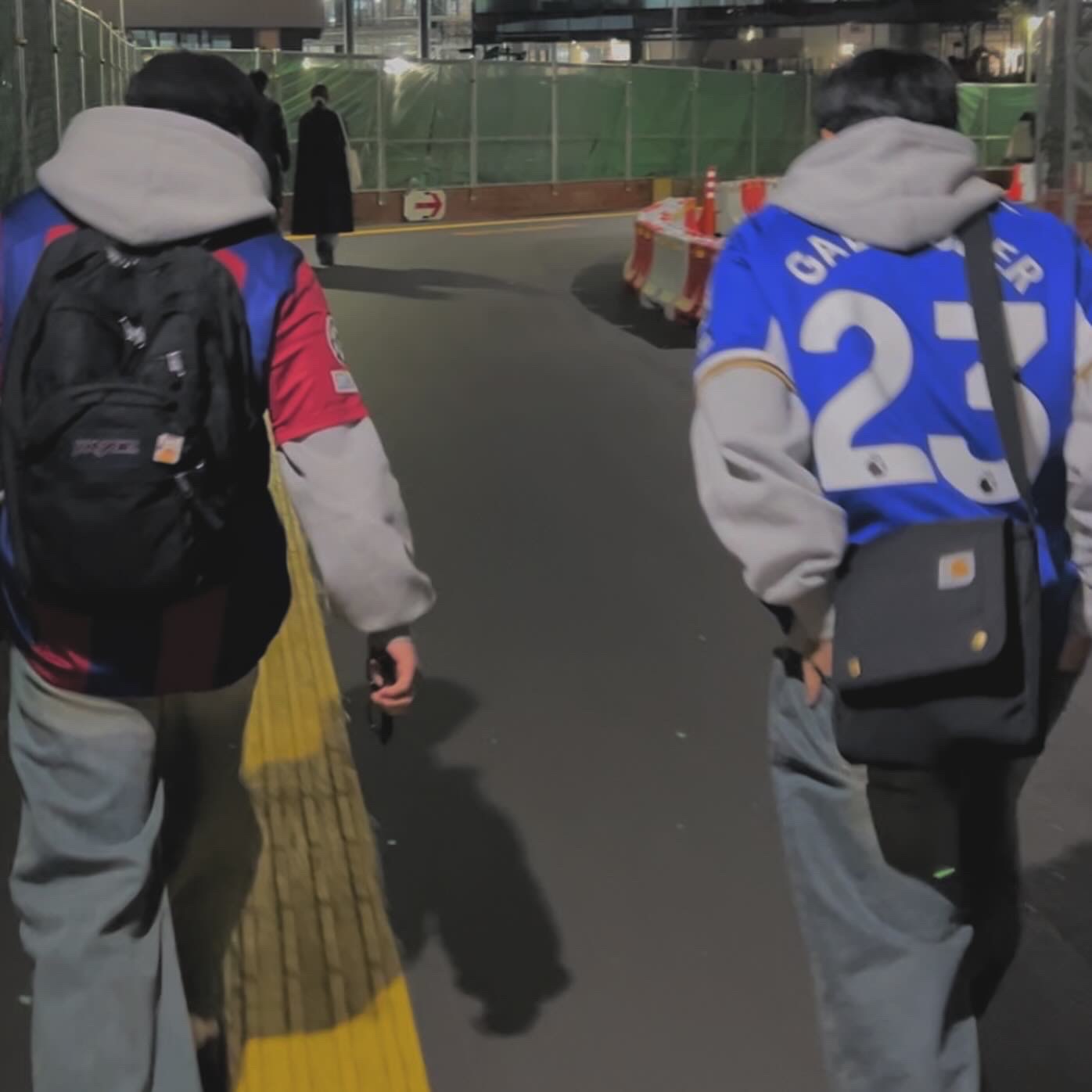 Nike Chelsea FC 2023/24 Stadium Home Dri-Fit Jersey Rush Blue (Non Marking & Non Sponser Ver.), Nike x Stussy NRG Fleece Pants Dark Grey Heather (DO9340-063) 착용 스타일 - 3