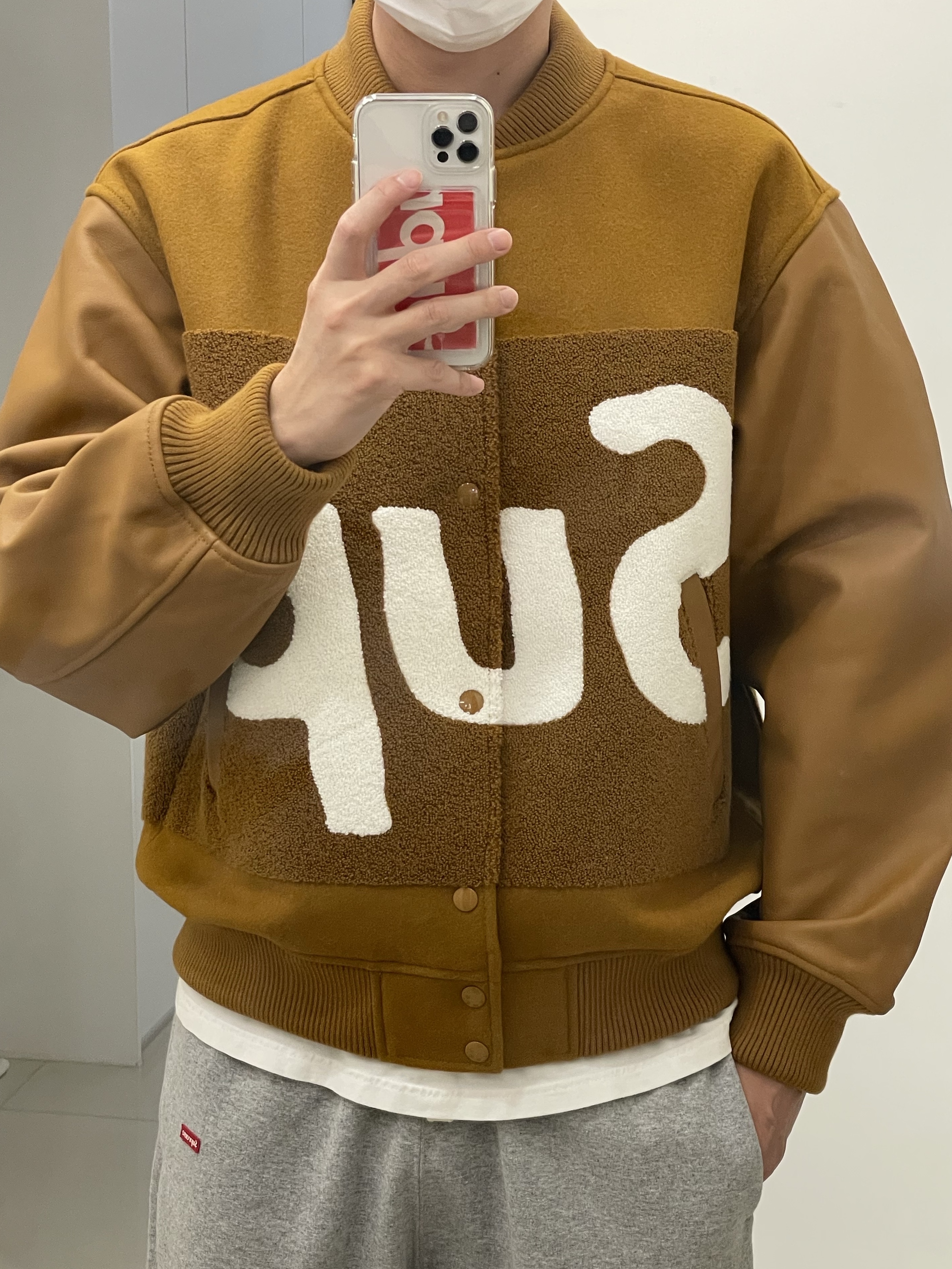 Supreme Big Logo Chenille Varsity Jacket Mustard - 24SS, Supreme Small Box Drawcord Sweatpants Heather Grey - 23FW 착용 스타일 - 1