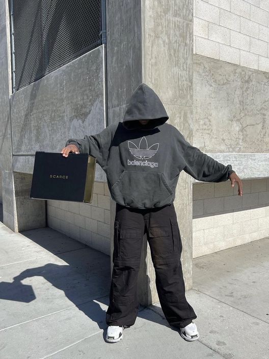 Balenciaga x Adidas Heavyweight Fleece Oversized Hoodie Green 착용 스타일