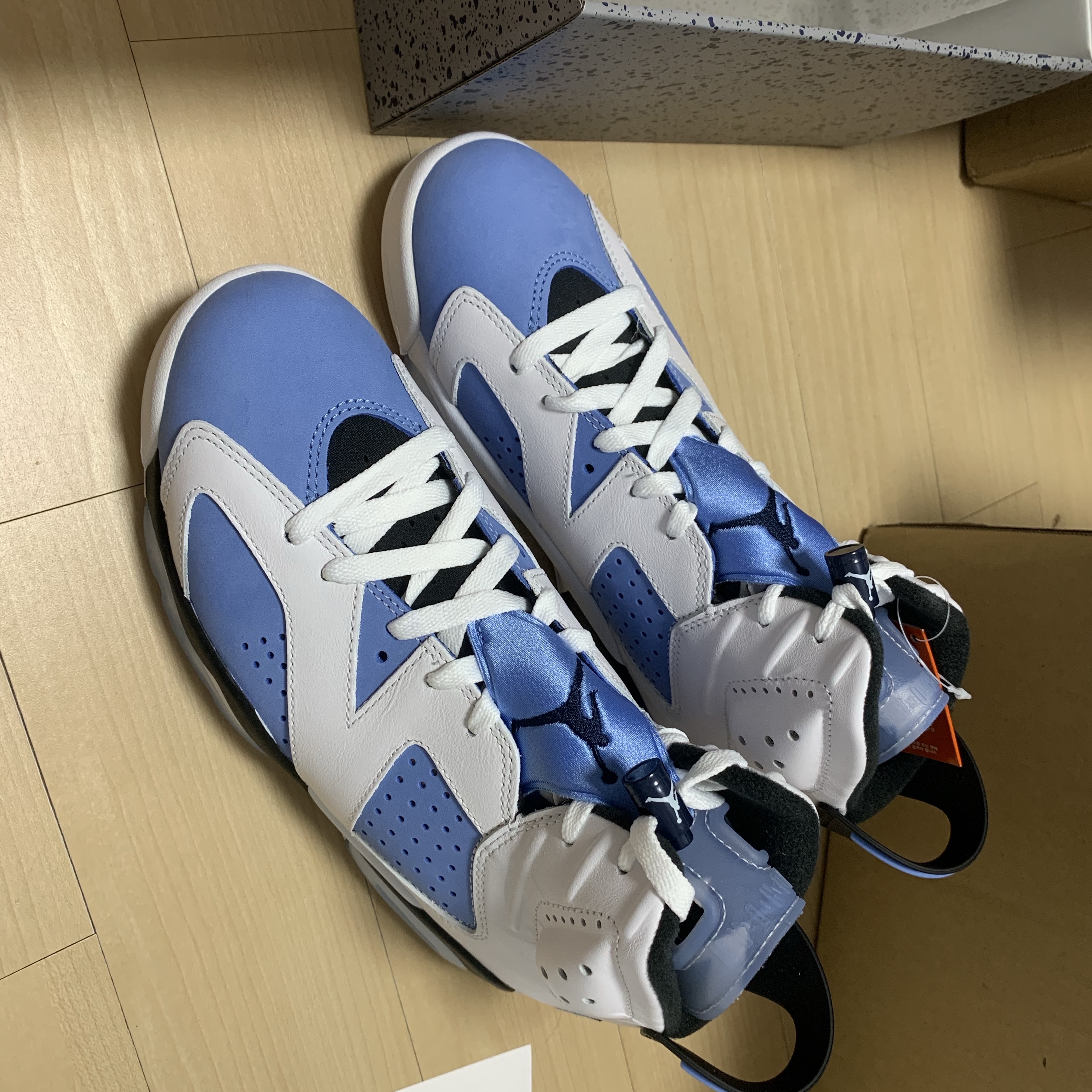 Jordan 6 Retro University Blue 착용 스타일