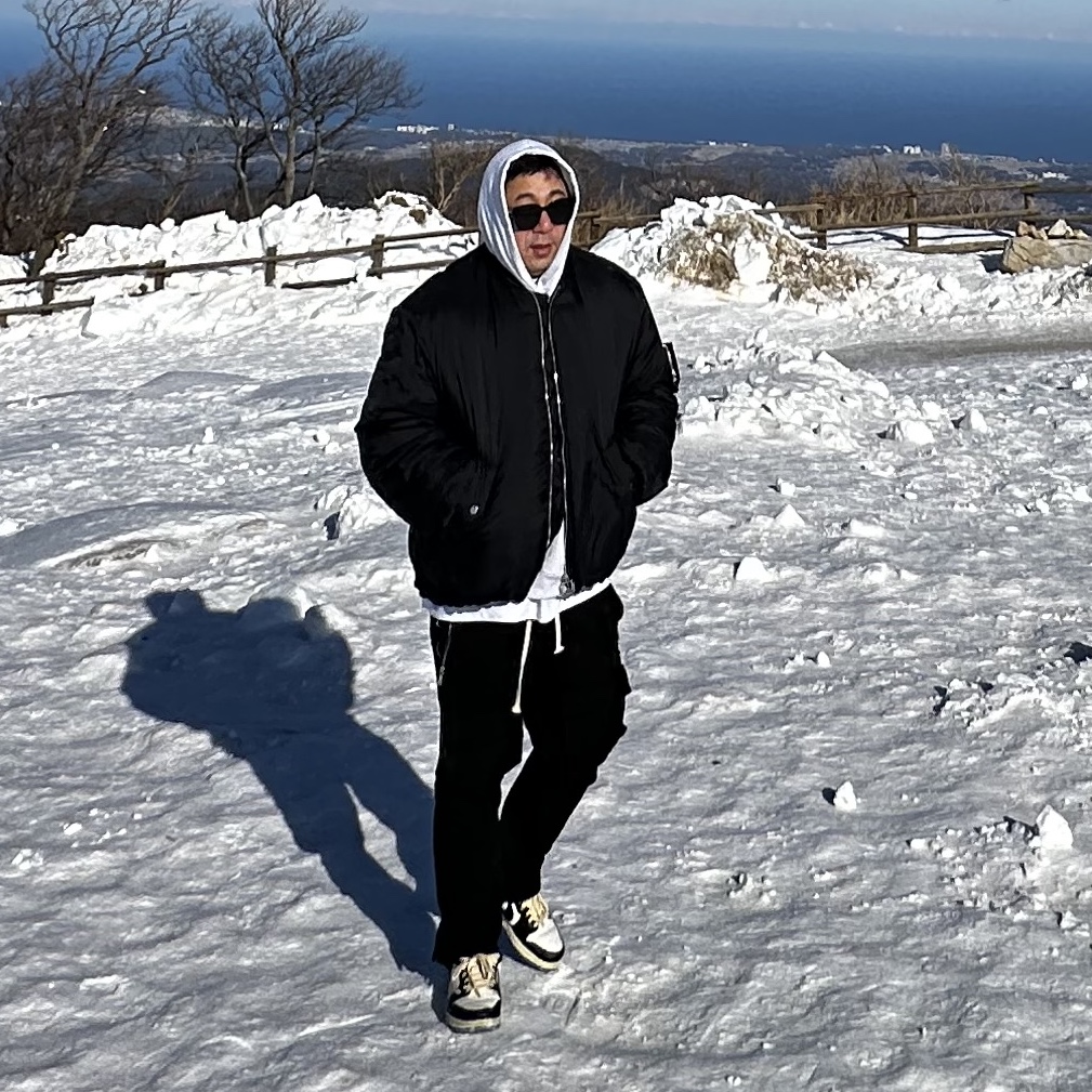 Jordan 1 x Travis Scott x Fragment Retro Low OG SP Military Blue, Sansan Gear Logo Hoodie White Melange - 22FW 착용 스타일