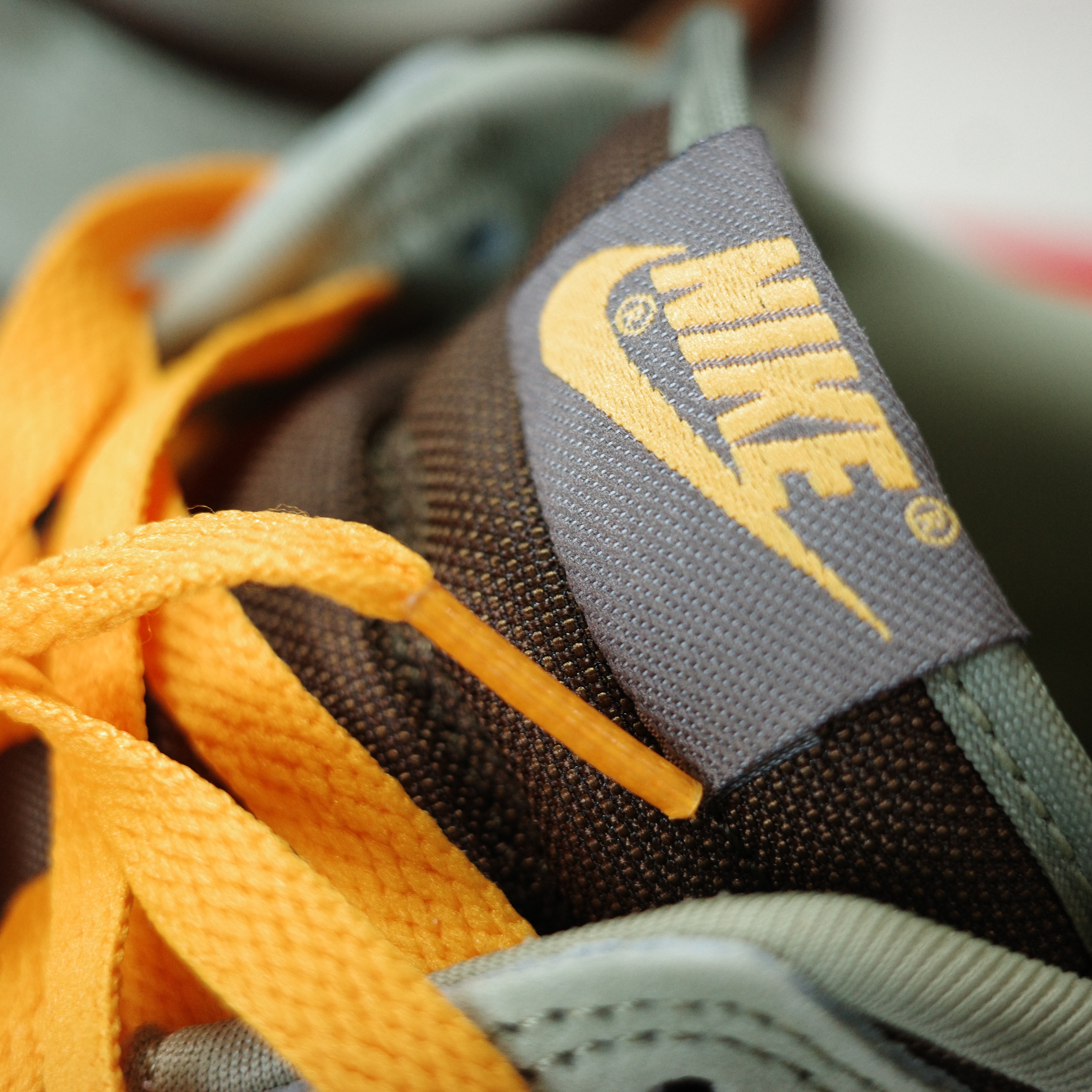 Nike Dunk Low SE Dusty Olive 착용 스타일 - 3