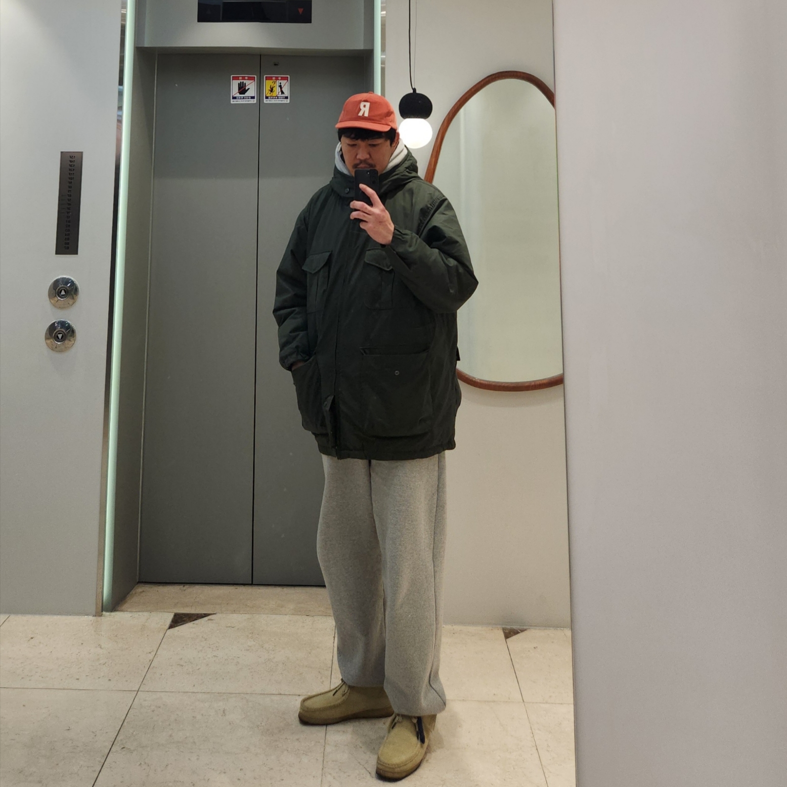 Uniqlo x Engineered Garments Pufftech Utility Jacket Olive 착용 스타일