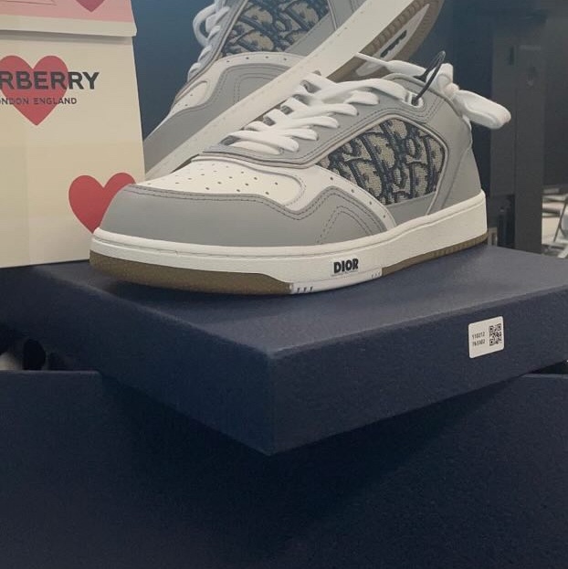 Dior B27 Low-Top Sneakers Gray 착용 스타일