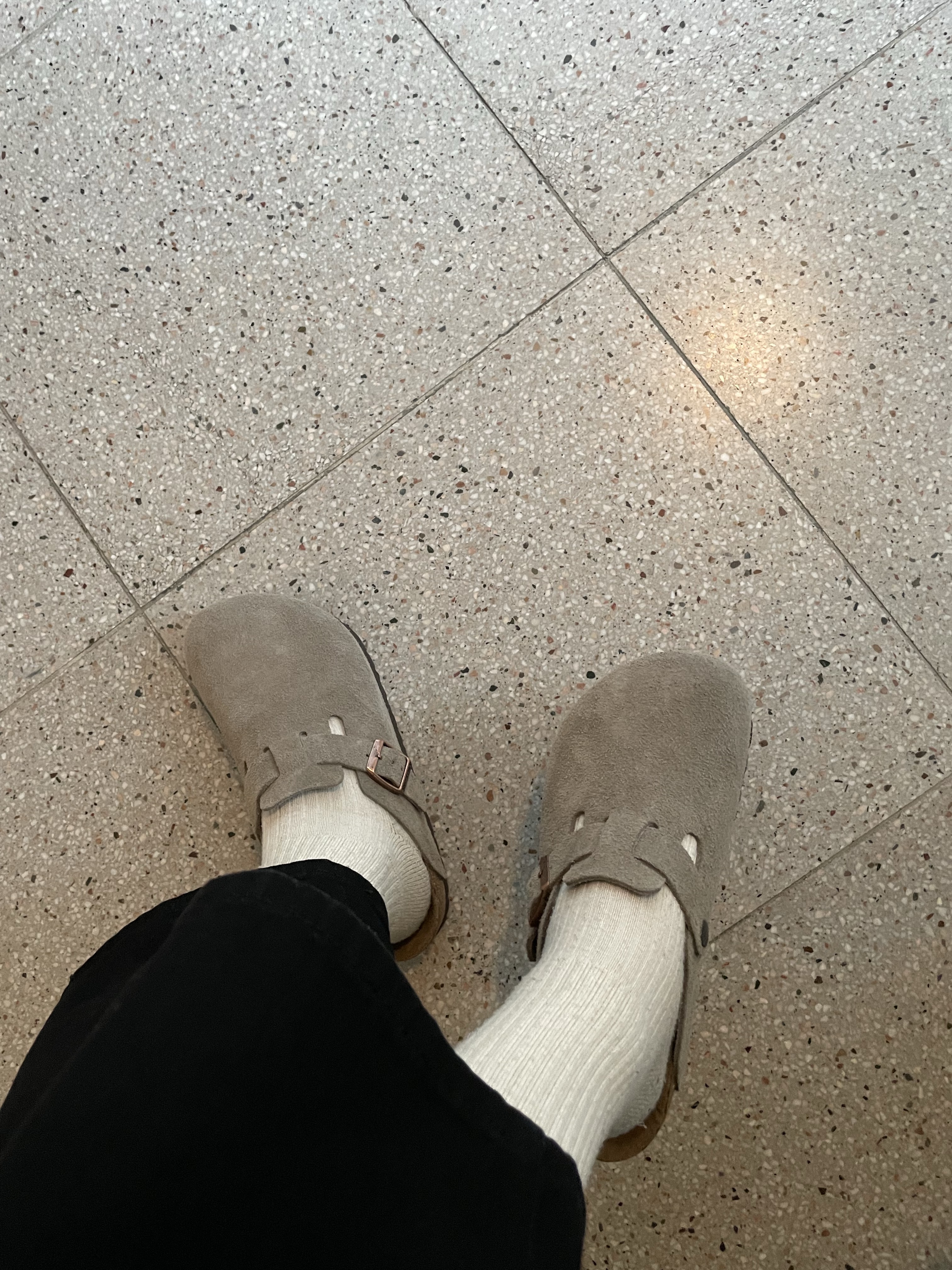 Birkenstock Boston Soft Footbed Taupe - Regular 착용 스타일 - 2