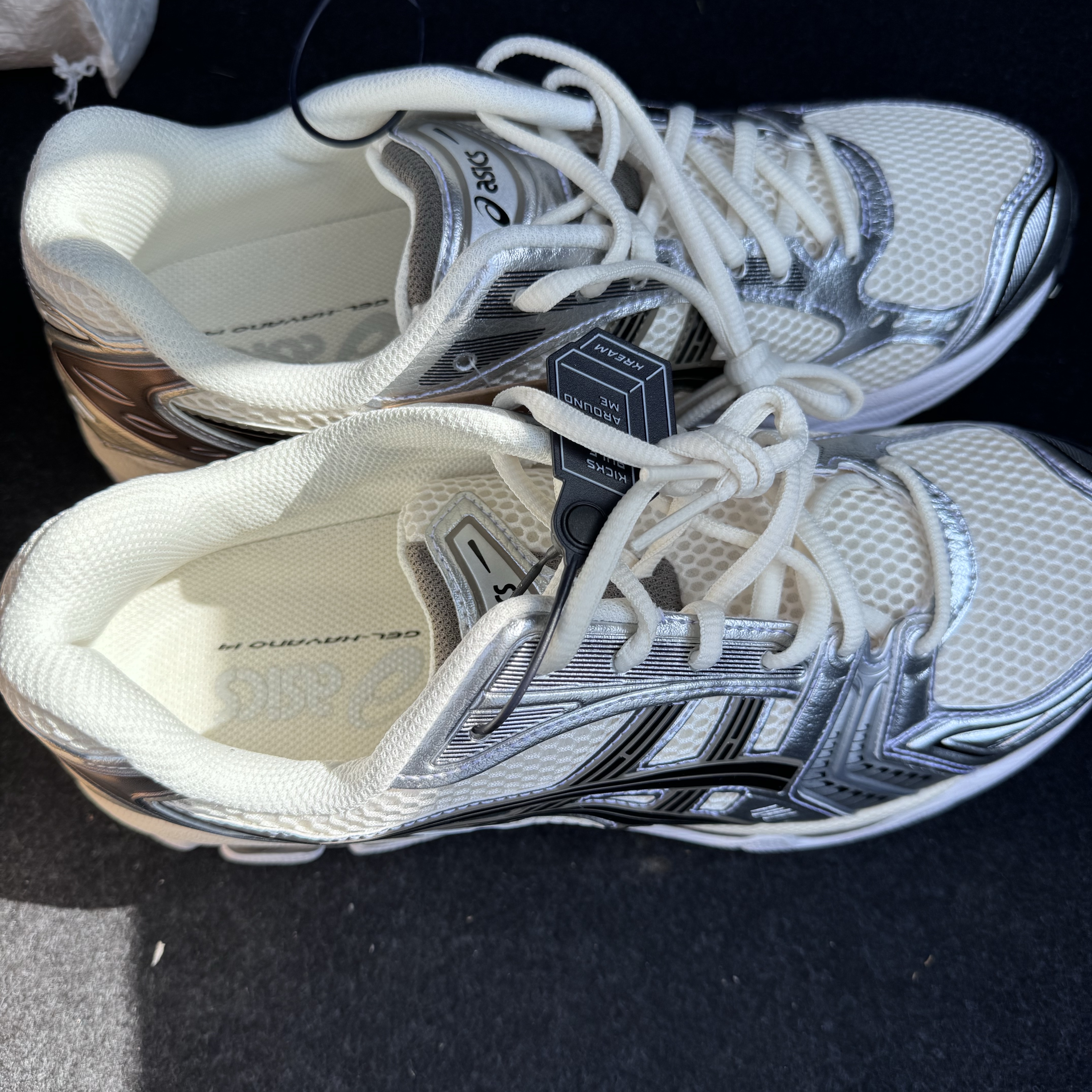 Asics Gel-Kayano 14 Cream Black 착용 스타일 - 3