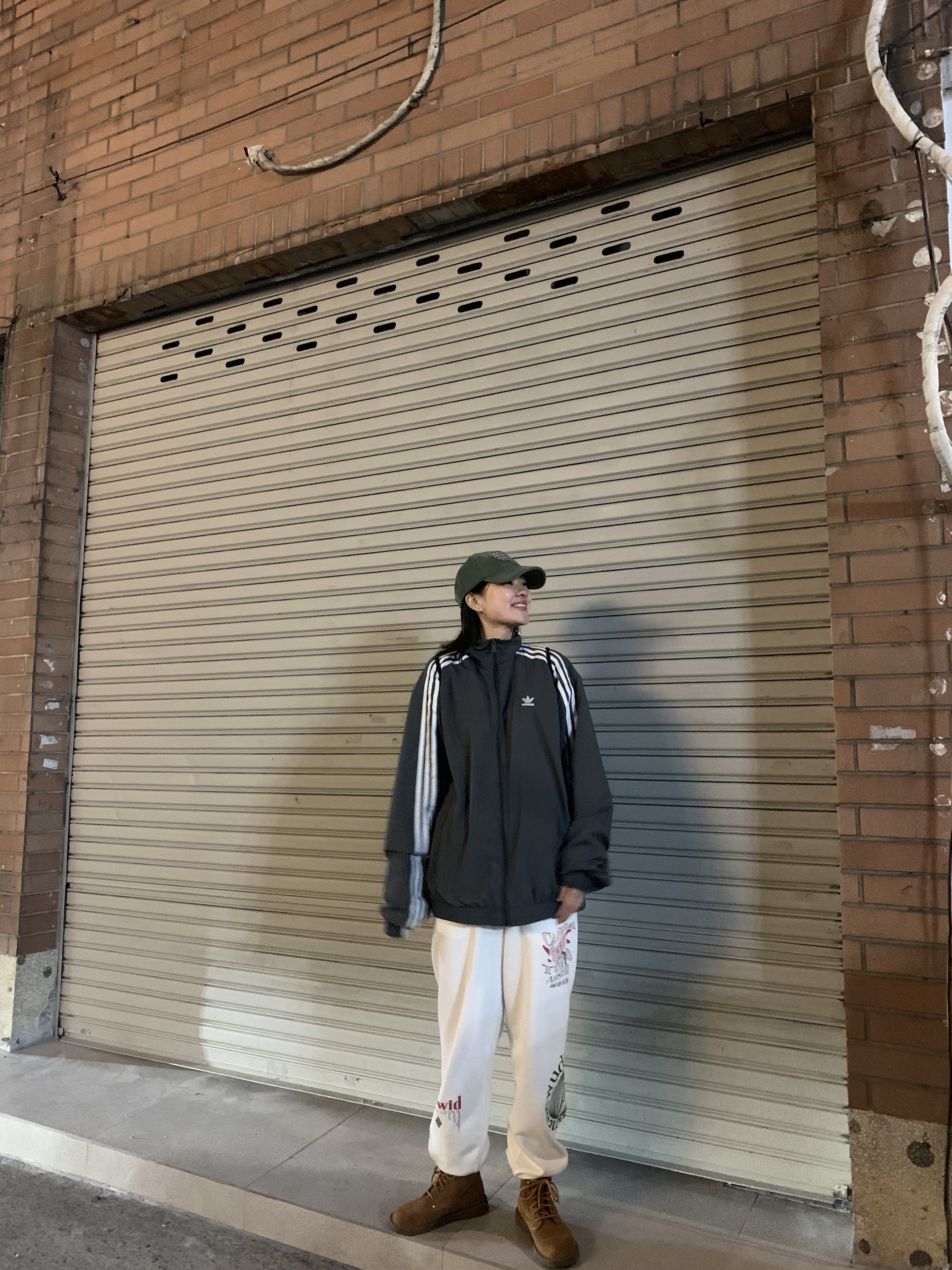 (W) Adidas Adilenium Oversized Track Top Black - KR Sizing, Tuewid Blanc Gauze Tattoo Pants White 착용 스타일 - 1