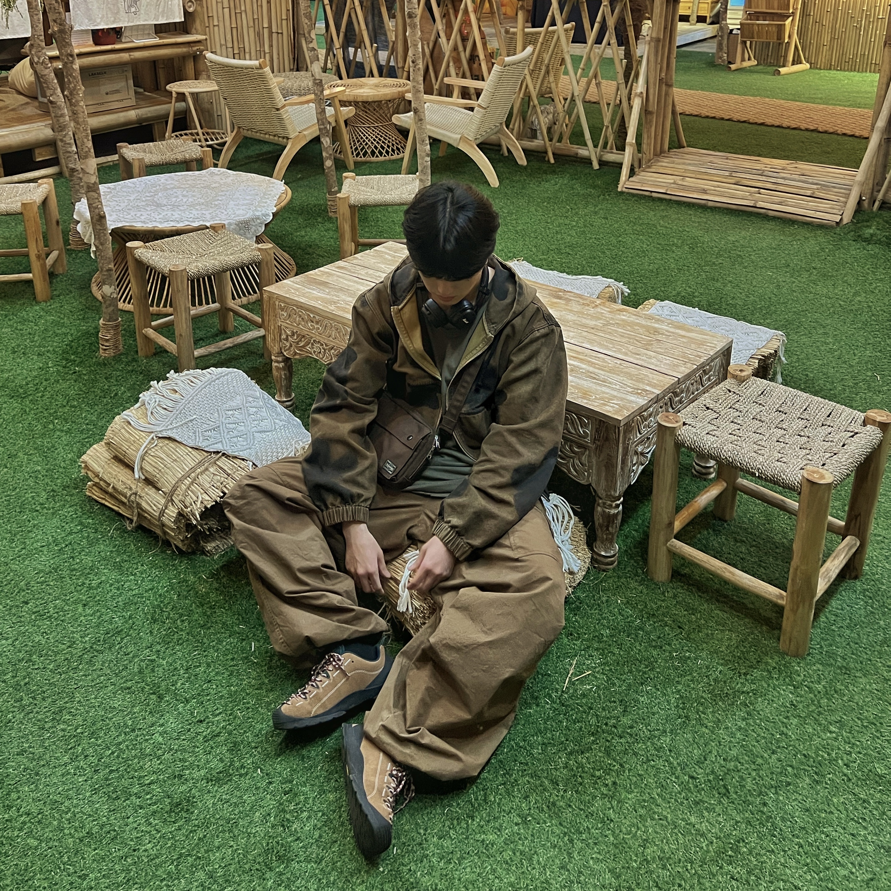Stussy Floral Dye Work Jacket Brown, Keen Jasper Sneakers Toasted Coconut 착용 스타일 - 3