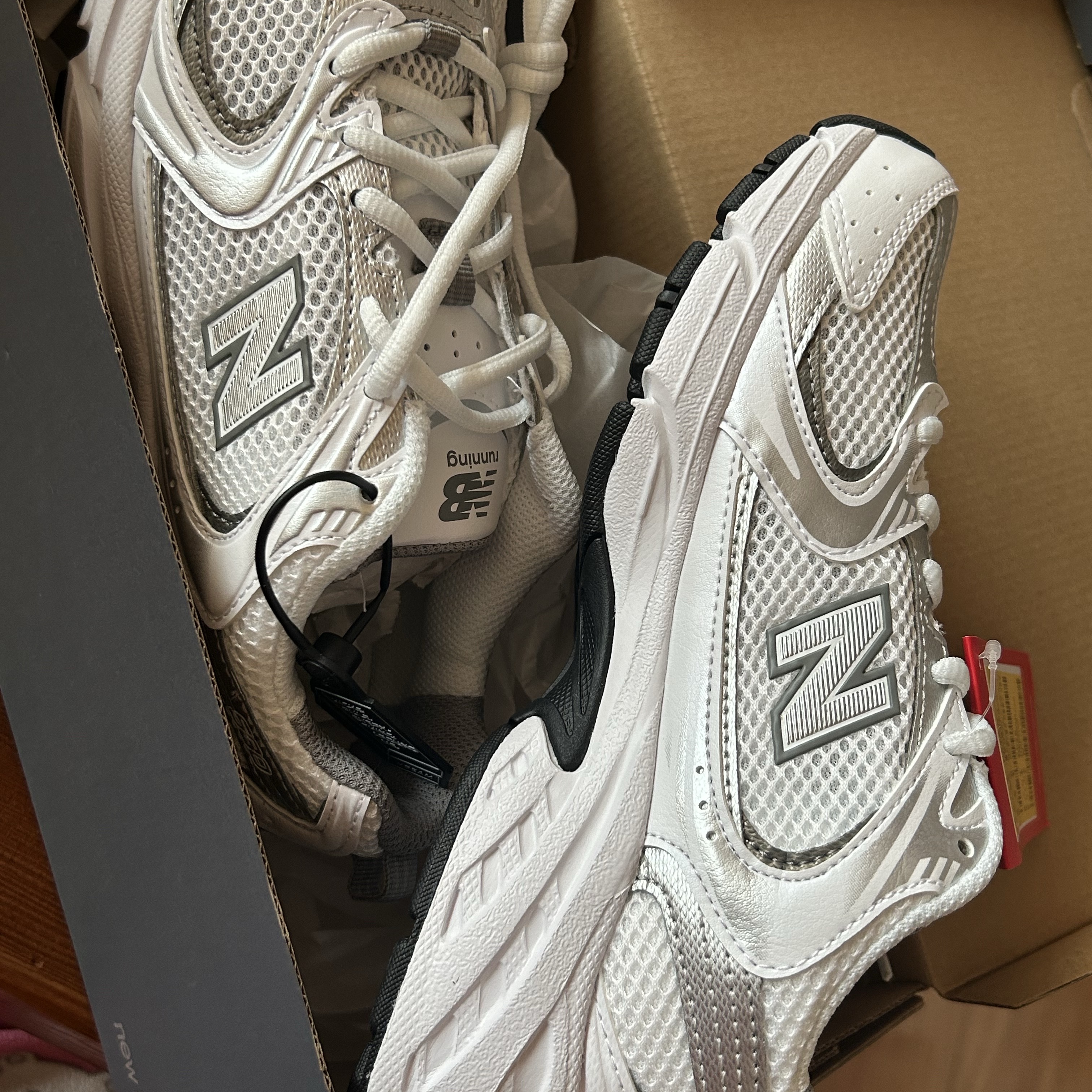 New Balance 530 White Silver 착용 스타일
