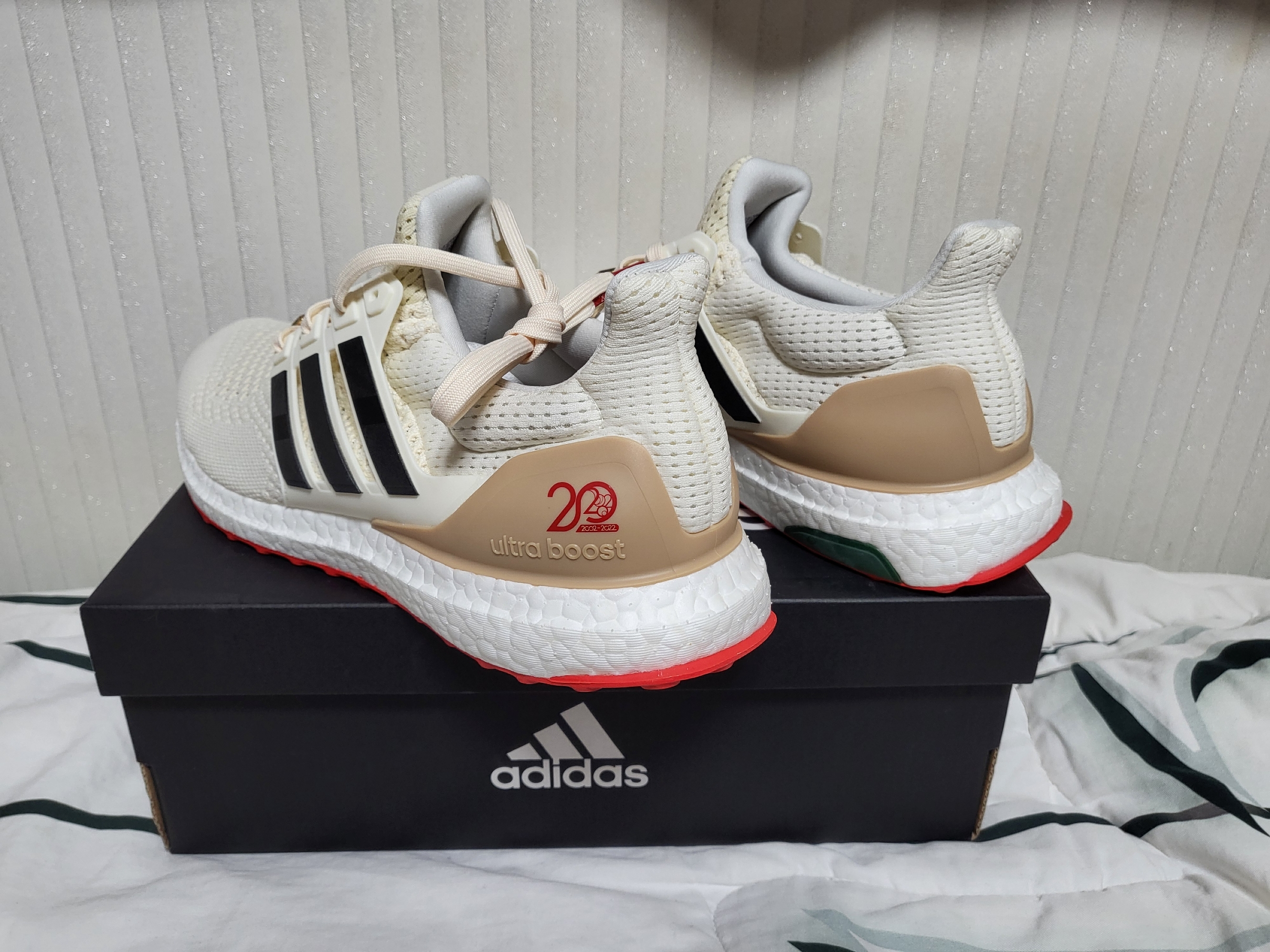 Adidas x Over The Pitch Ultraboost DNA Seoul Off White 착용 스타일 - 2