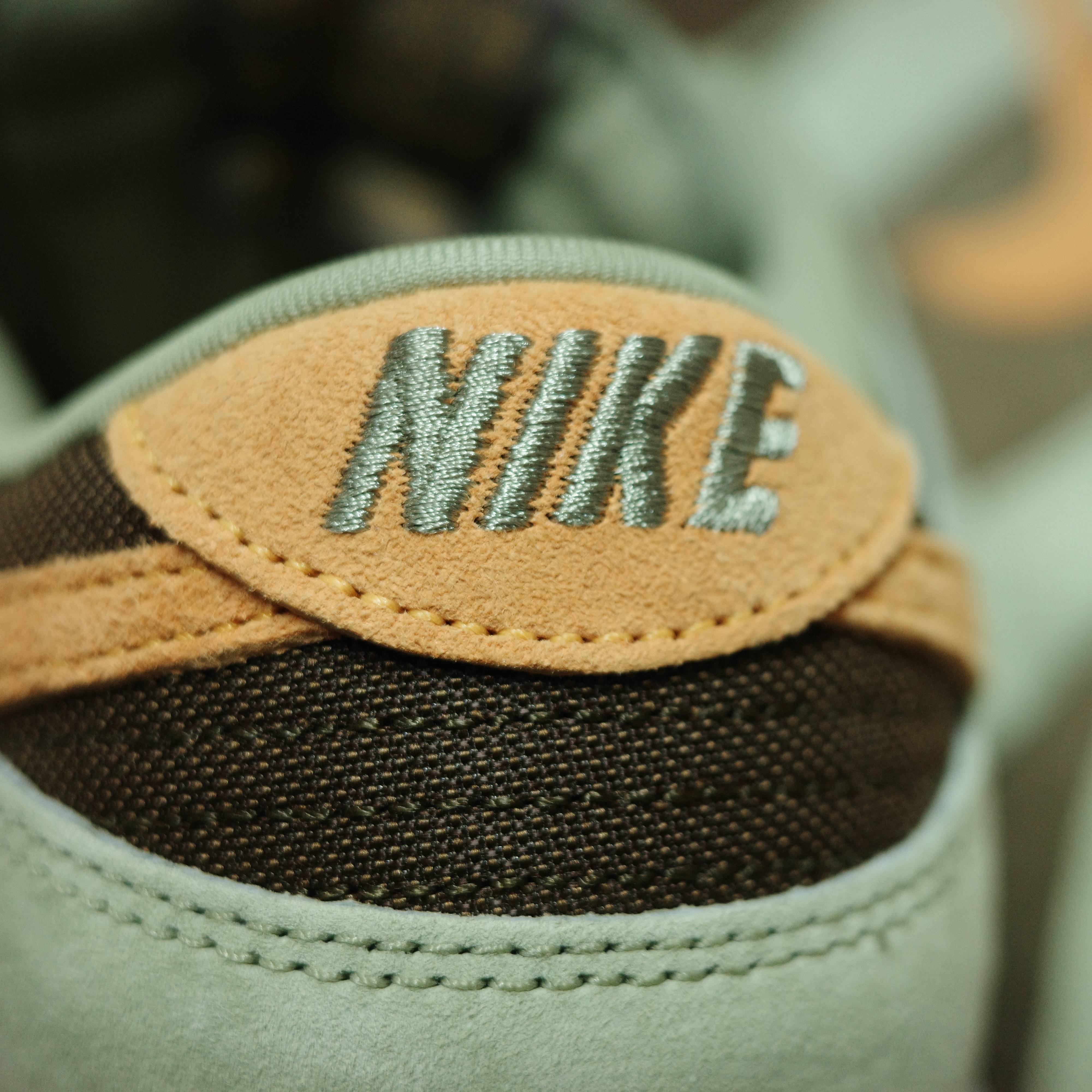 Nike Dunk Low SE Dusty Olive 착용 스타일 - 5