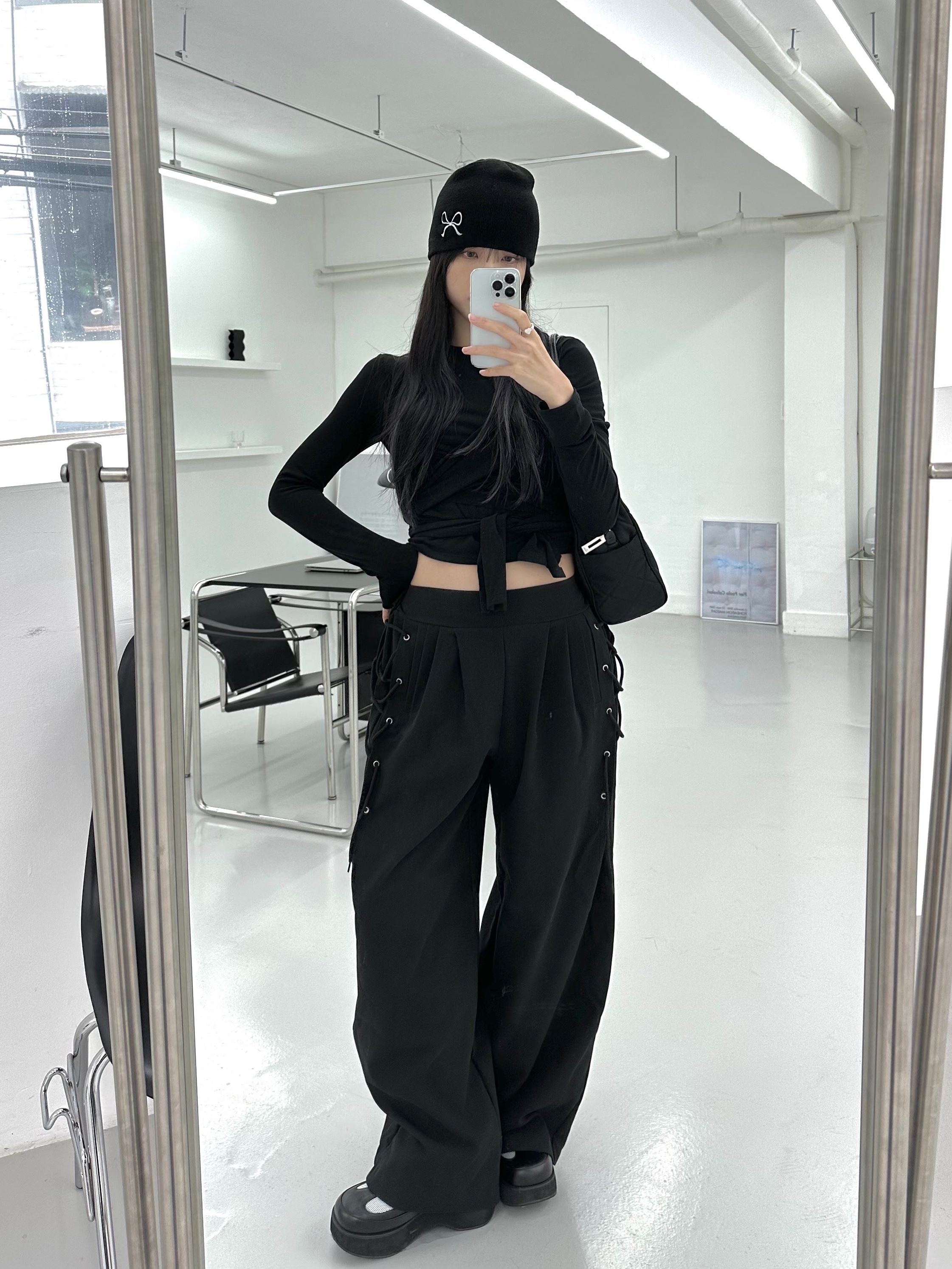 Prada Nylon Quilted Chain Mini Shoulder Bag Black, Gucci Trademark Ring With Heart Pendant Silver 착용 스타일 - 5