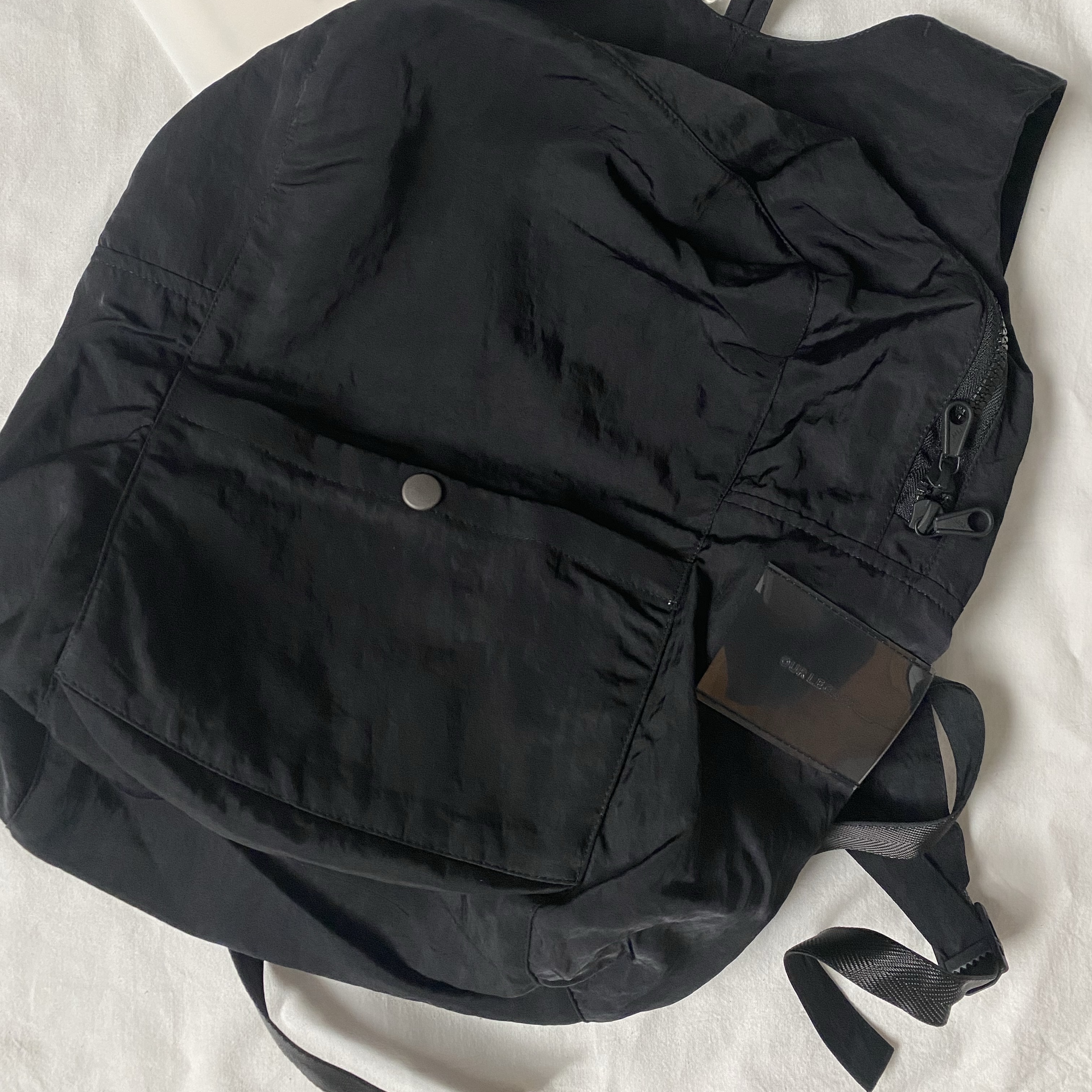 Our Legacy Slim Backpack Black Dense Liquid Nylon 착용 스타일