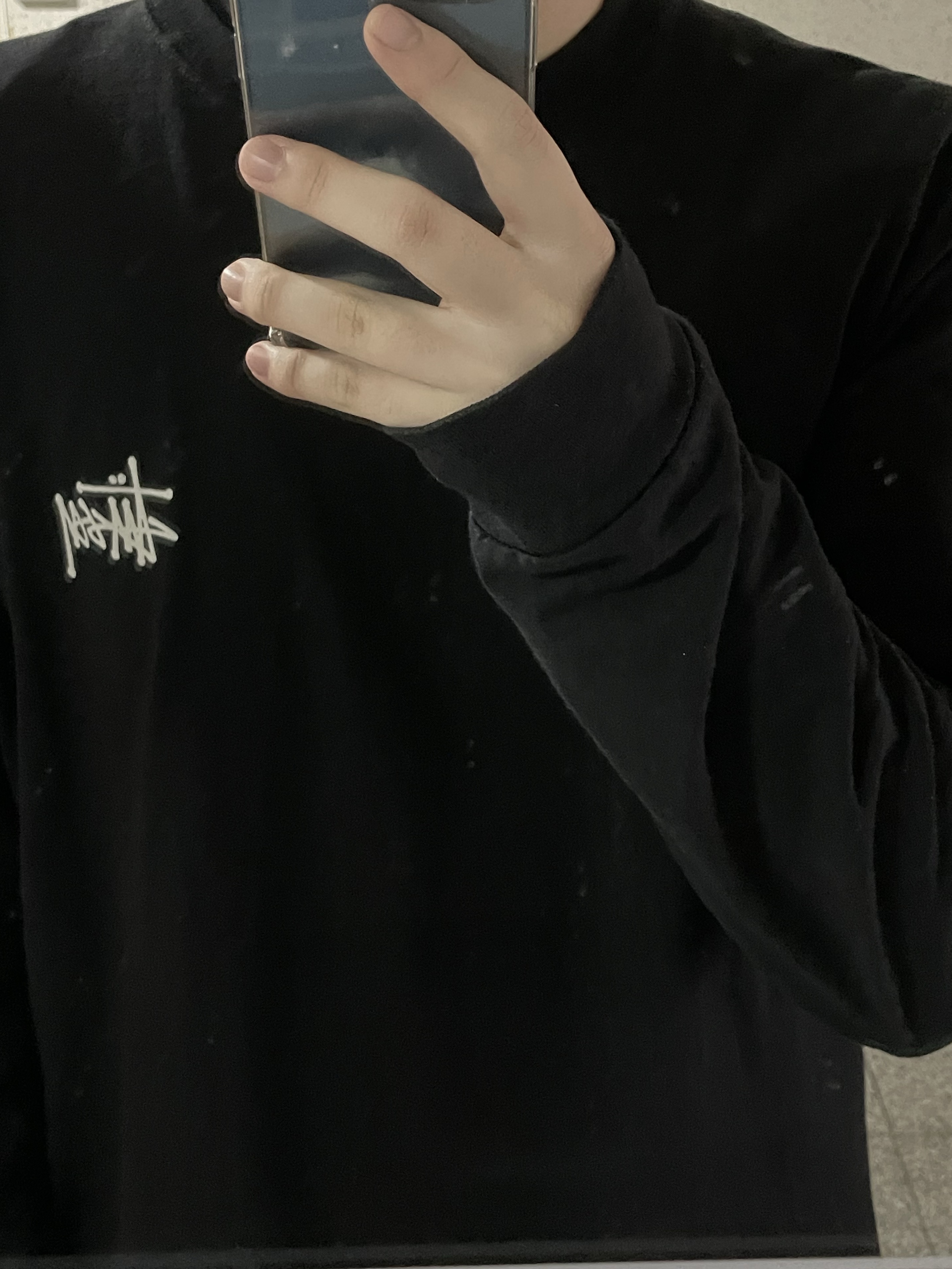 Stussy Basic Stussy LS T-Shirt Black 2023, Nike Air Force 1 '07 Low Triple Black 착용 스타일 - 1
