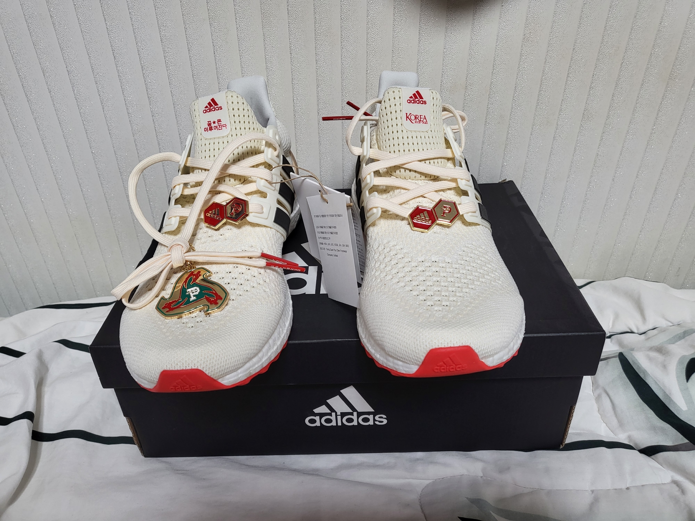 Adidas x Over The Pitch Ultraboost DNA Seoul Off White 착용 스타일 - 1