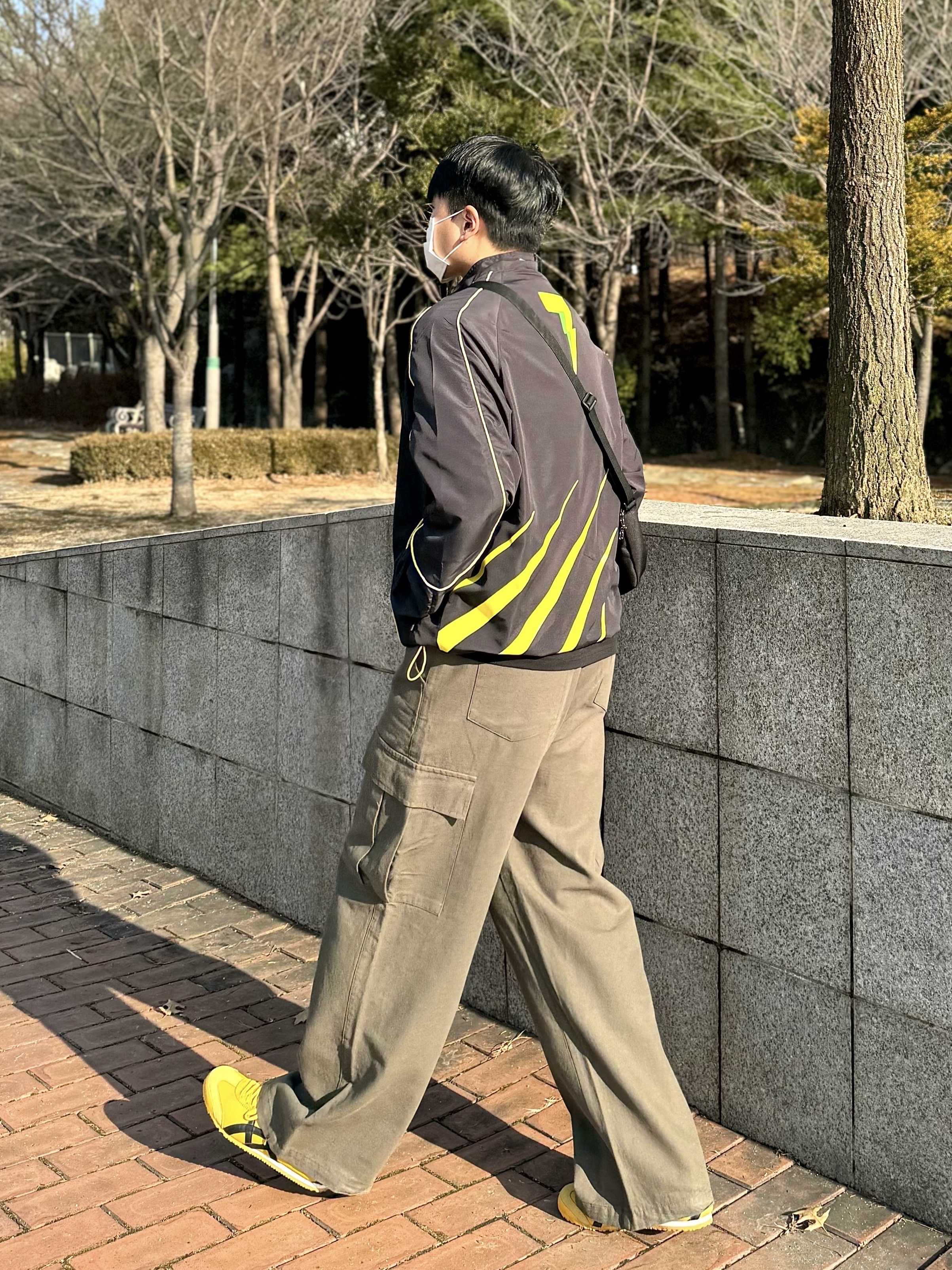 Onitsuka Tiger Mexico 66 Yellow Black 착용 스타일 - 4