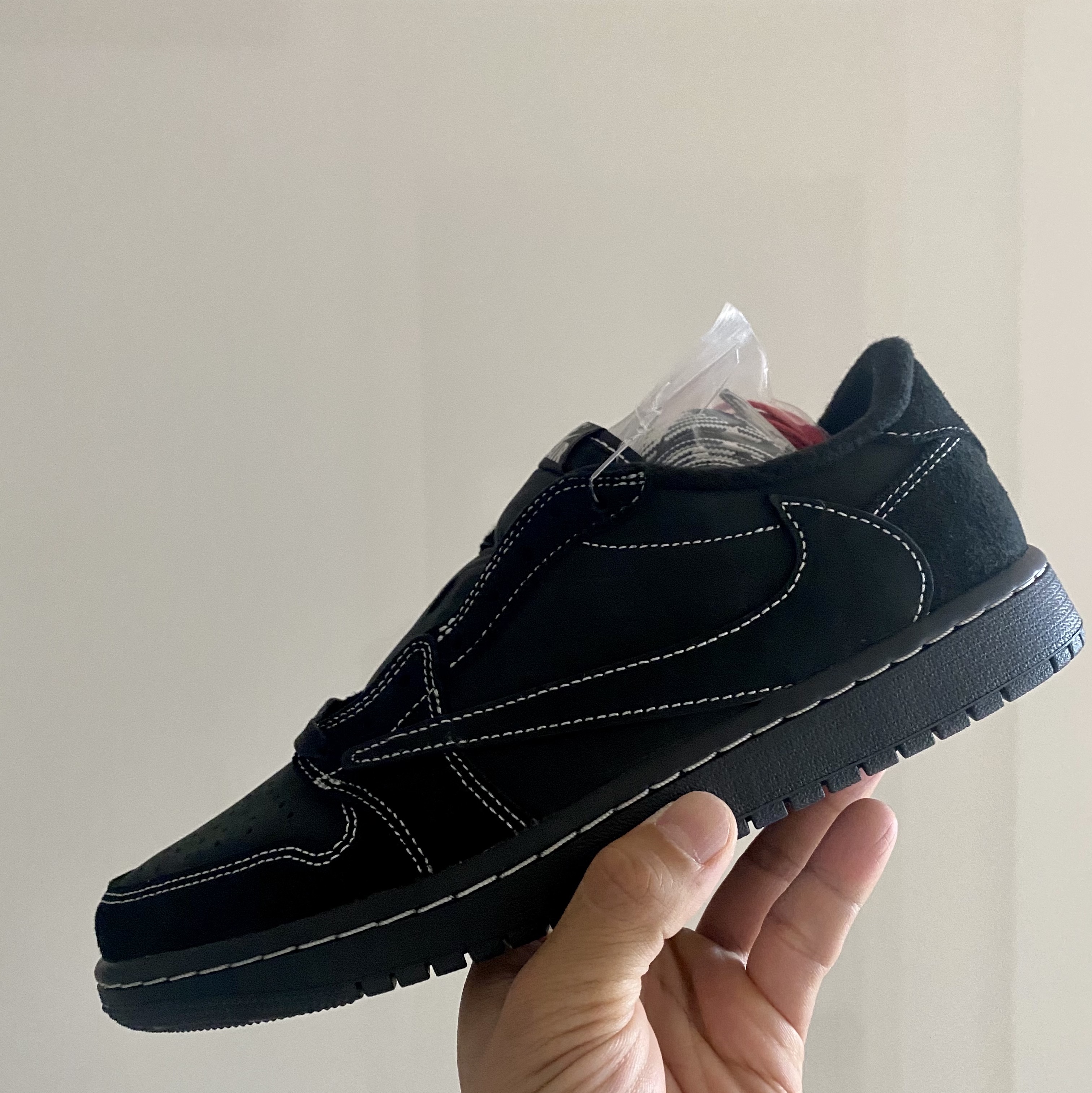 Jordan 1 x Travis Scott Retro Low OG SP Black Phantom 착용 스타일