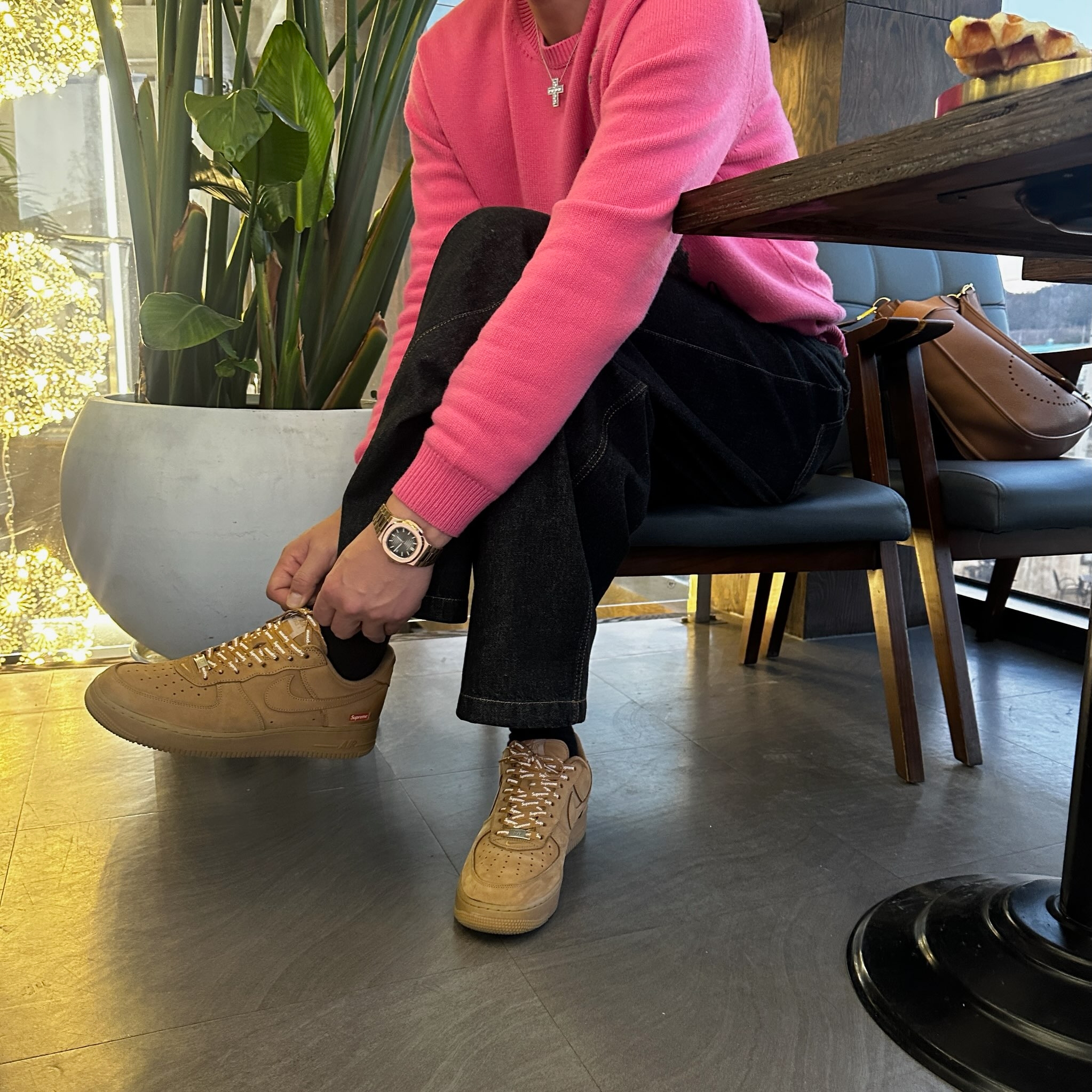 Nike x Supreme Air Force 1 Low Flax, Hermes Evelyne III 33 Bag Clemence & Gold Gold 착용 스타일 - 2