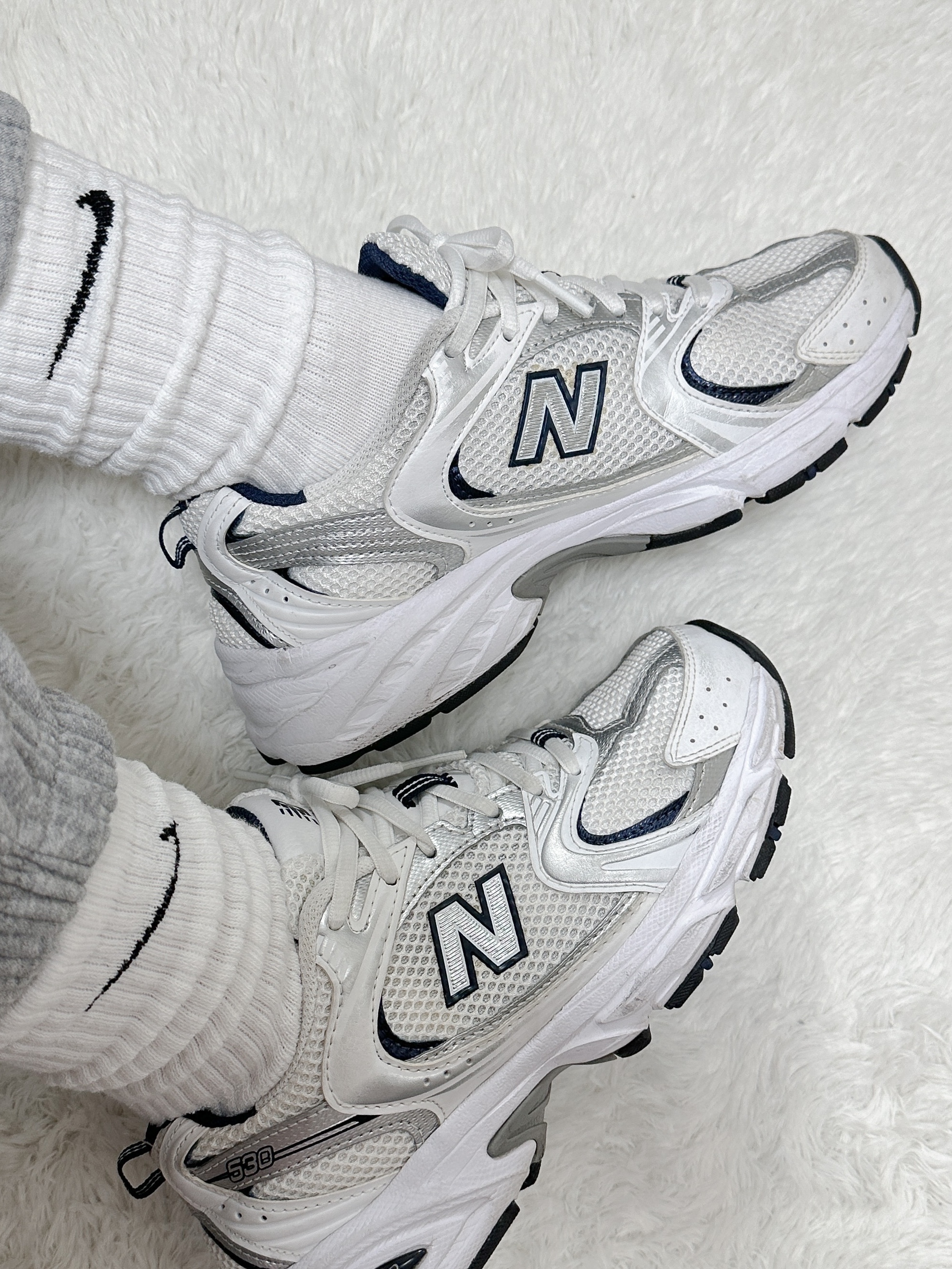 New Balance 530 White 착용 스타일 - 1