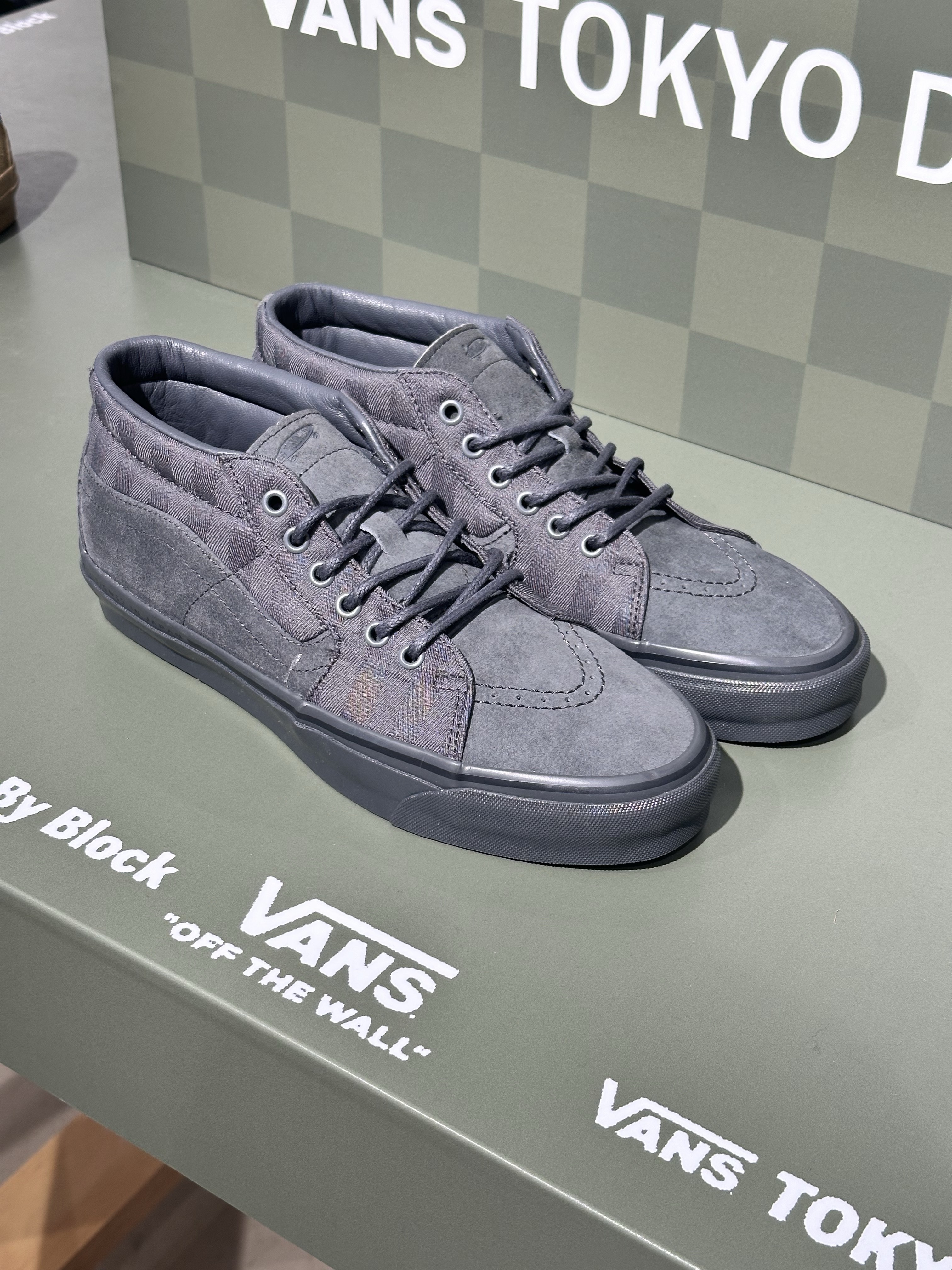 Vans Sk8-Mid Reissue 83 MG LX TDC Iron Gate 착용 스타일 - 1