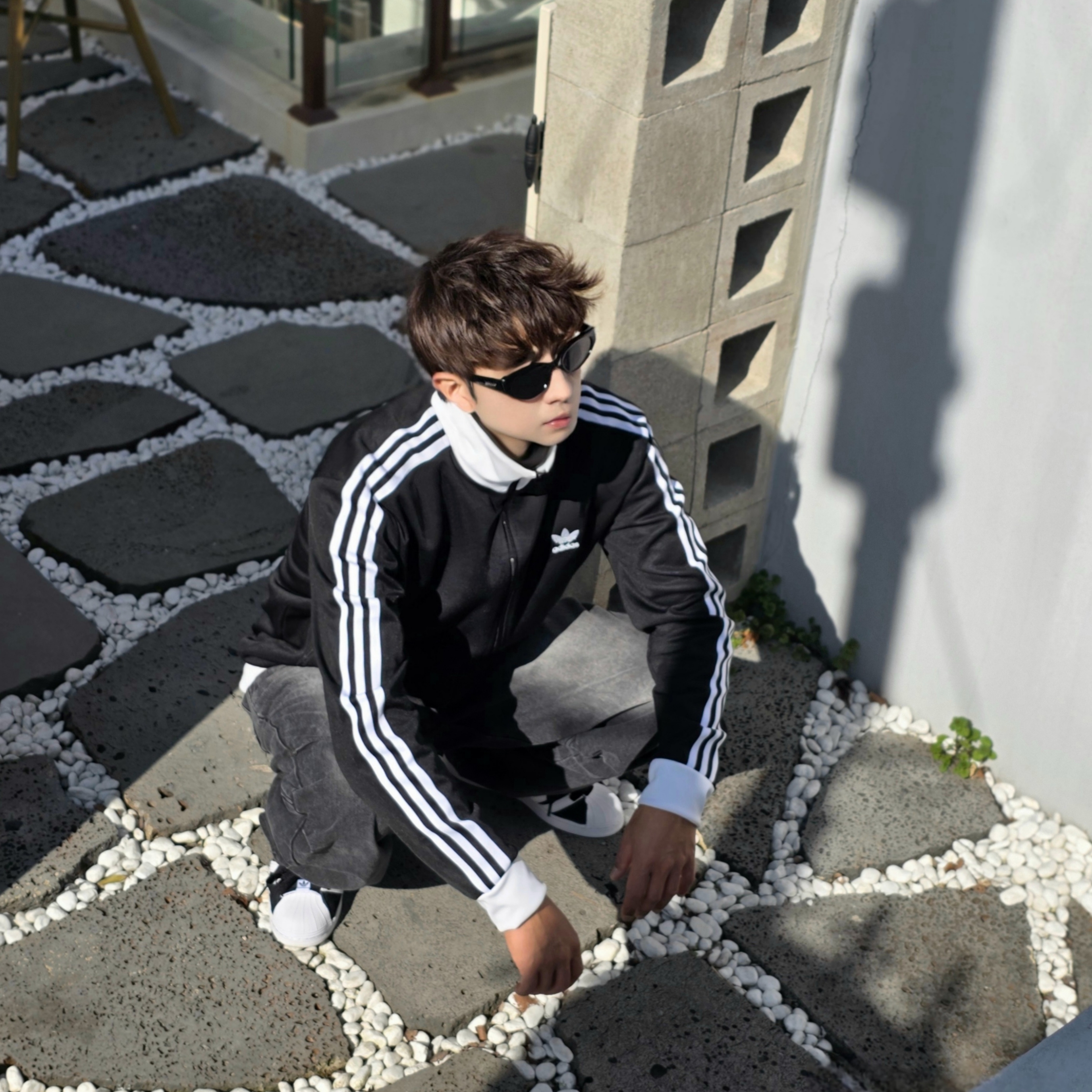 Adidas Superstar Supermodified Core Black Cloud White, Adidas Adicolor Classics Beckenbauer Track Jacket Black - KR Sizing 착용 스타일 - 1
