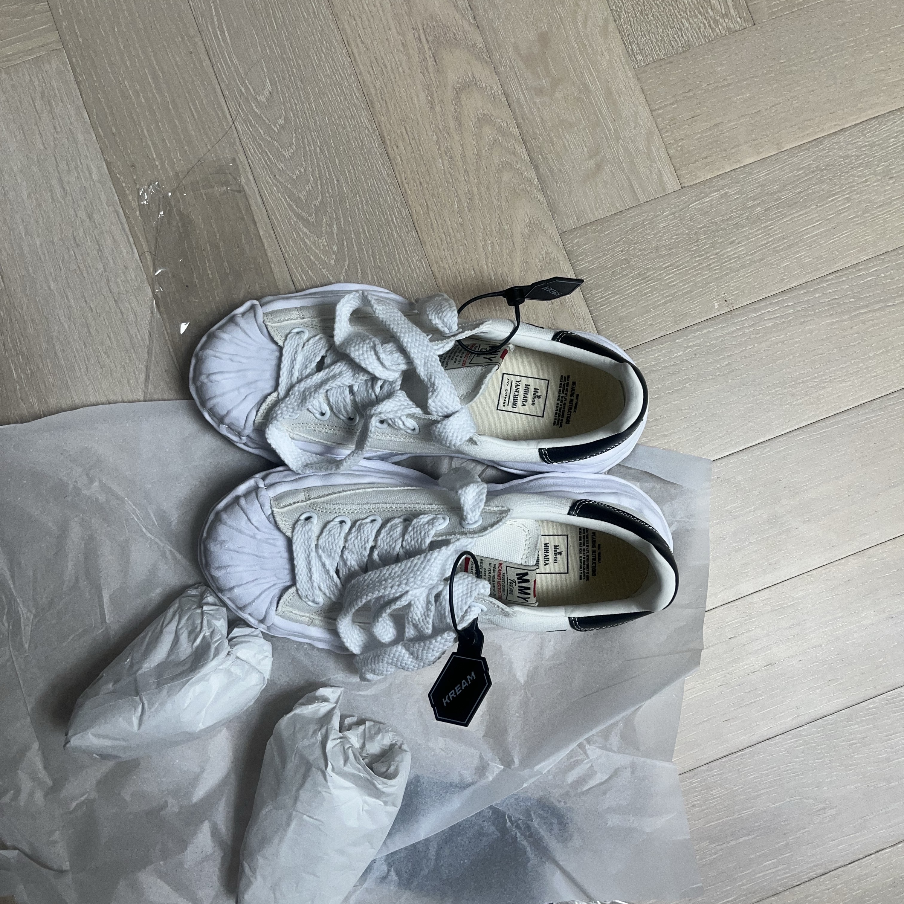 Maison Mihara Yasuhiro Blakey OG Sole Canvas Low-top Sneakers White 착용 스타일