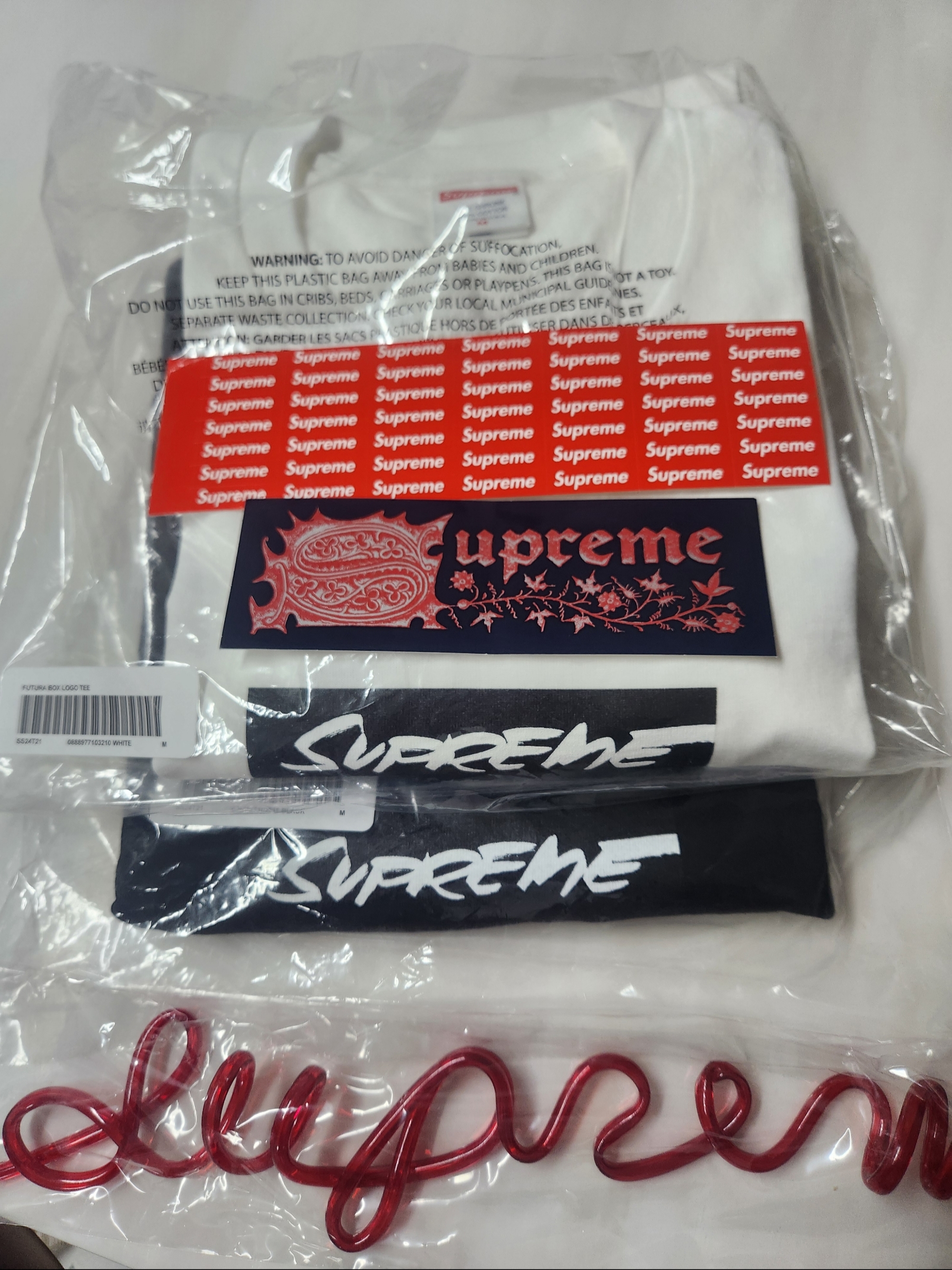 Supreme Futura Box Logo T-Shirt Black - 24SS, Supreme Futura Box Logo T-Shirt White - 24SS 착용 스타일