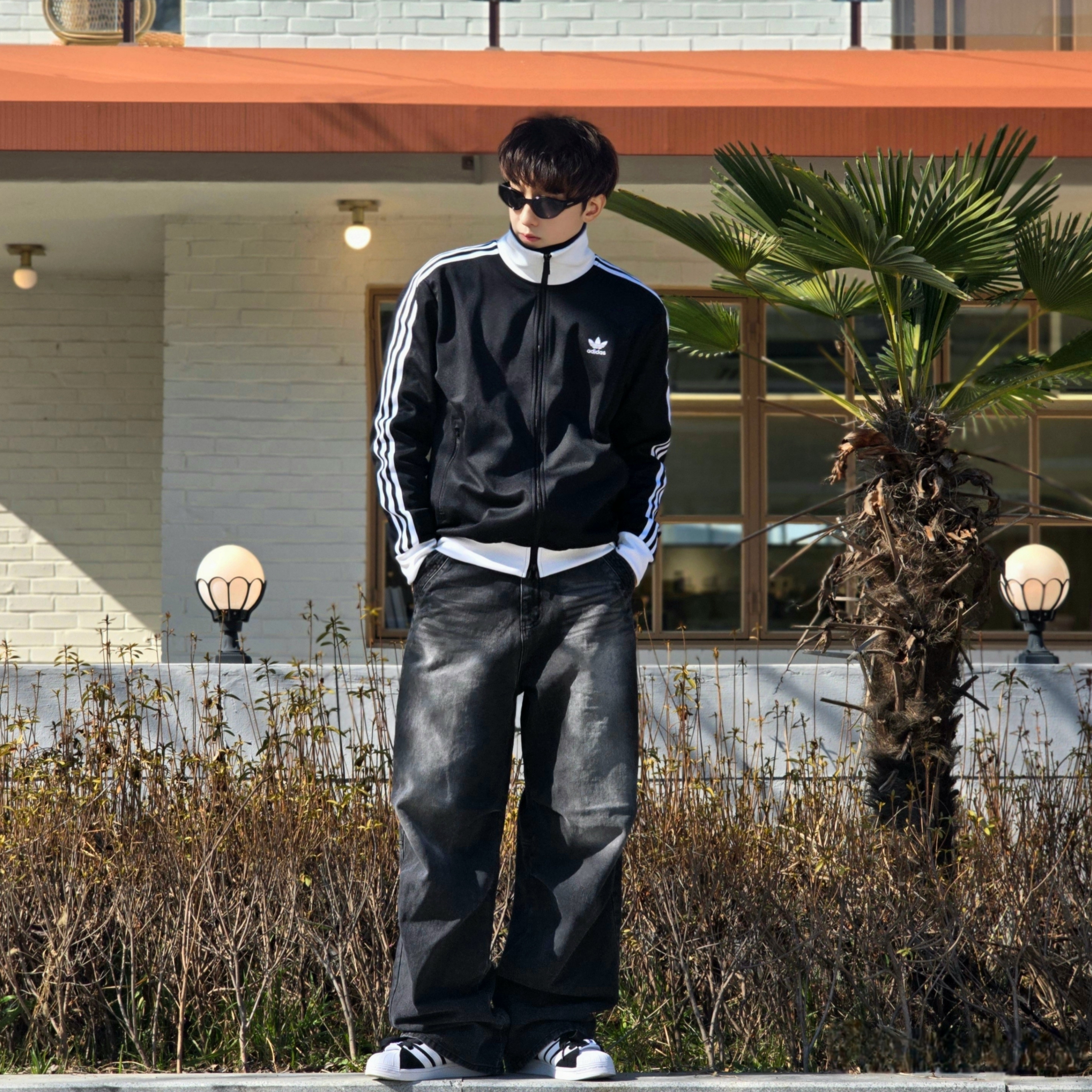 Adidas Superstar Supermodified Core Black Cloud White, Adidas Adicolor Classics Beckenbauer Track Jacket Black - KR Sizing 착용 스타일 - 3