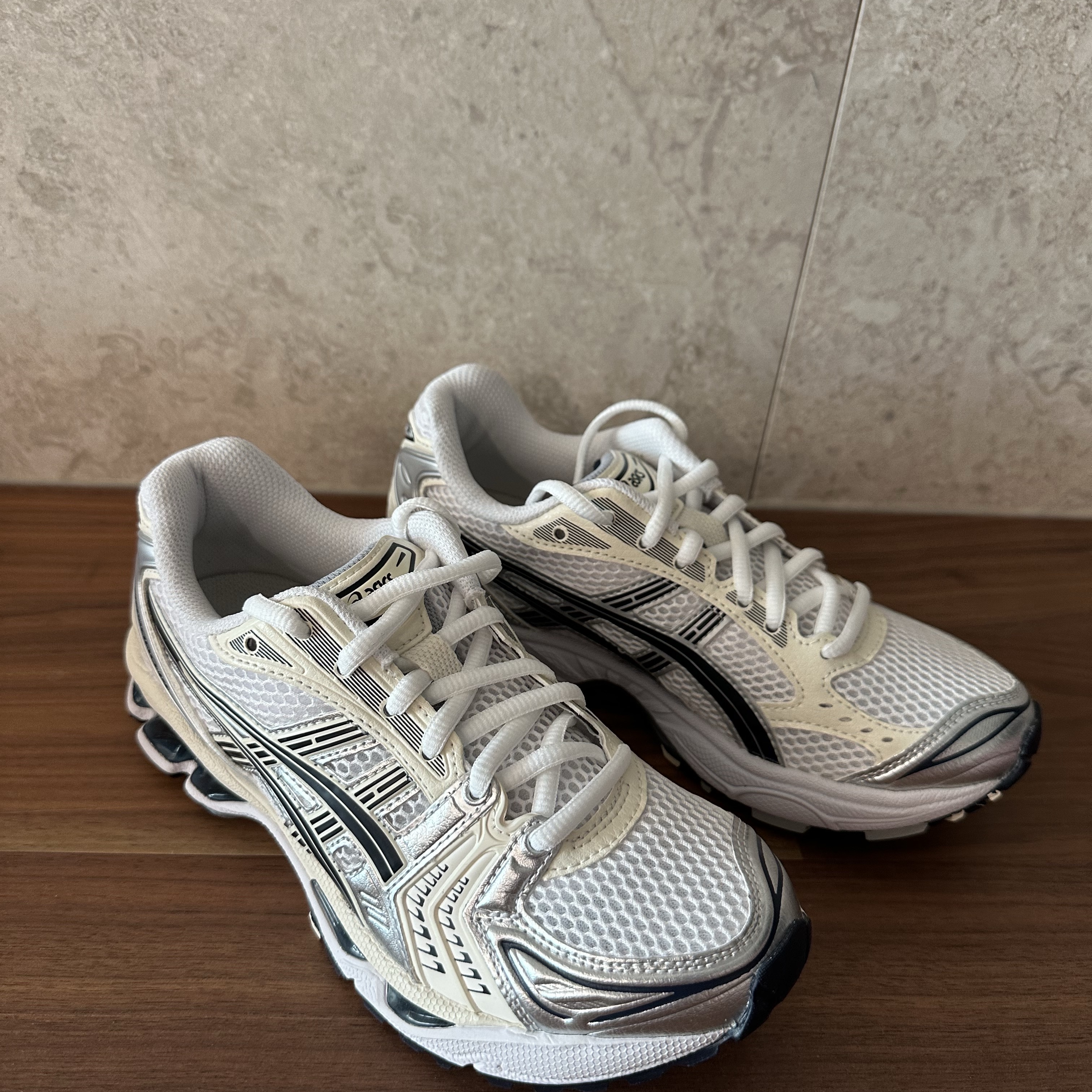 (W) Asics Gel-Kayano 14 White Midnight 착용 스타일 - 2