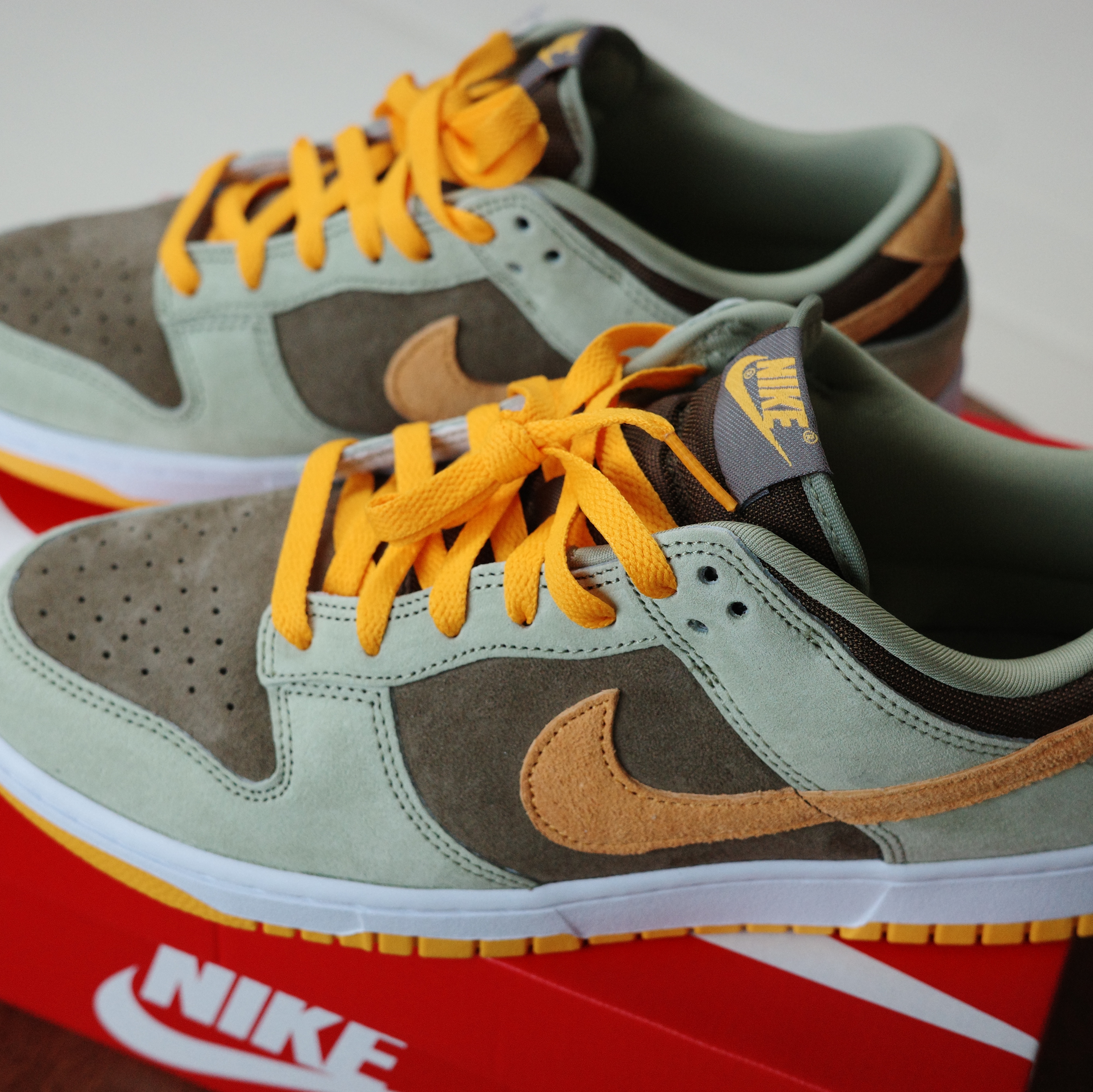 Nike Dunk Low SE Dusty Olive 착용 스타일 - 1