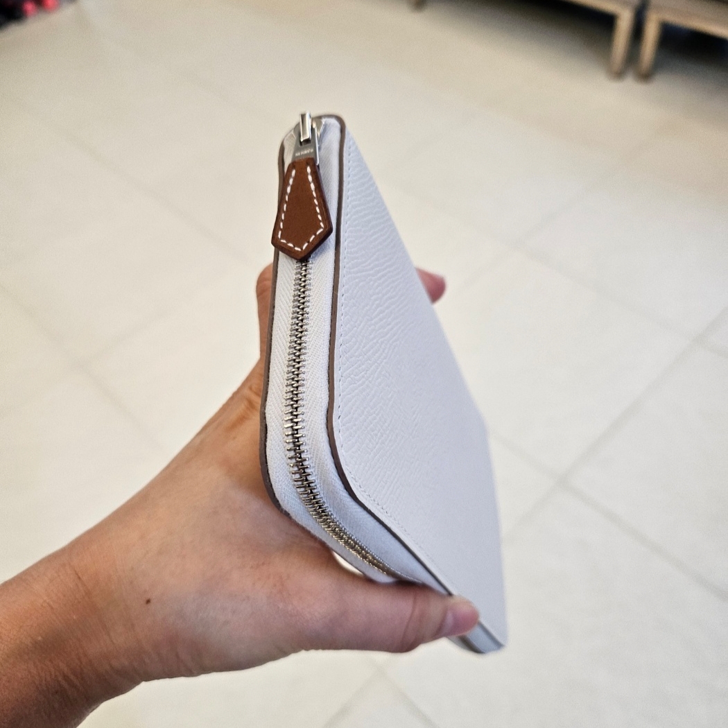 Hermes Silk'In Classic Long Wallet Epsom Barenia & Palladium Craie Caban Jaune Ambre 착용 스타일 - 2