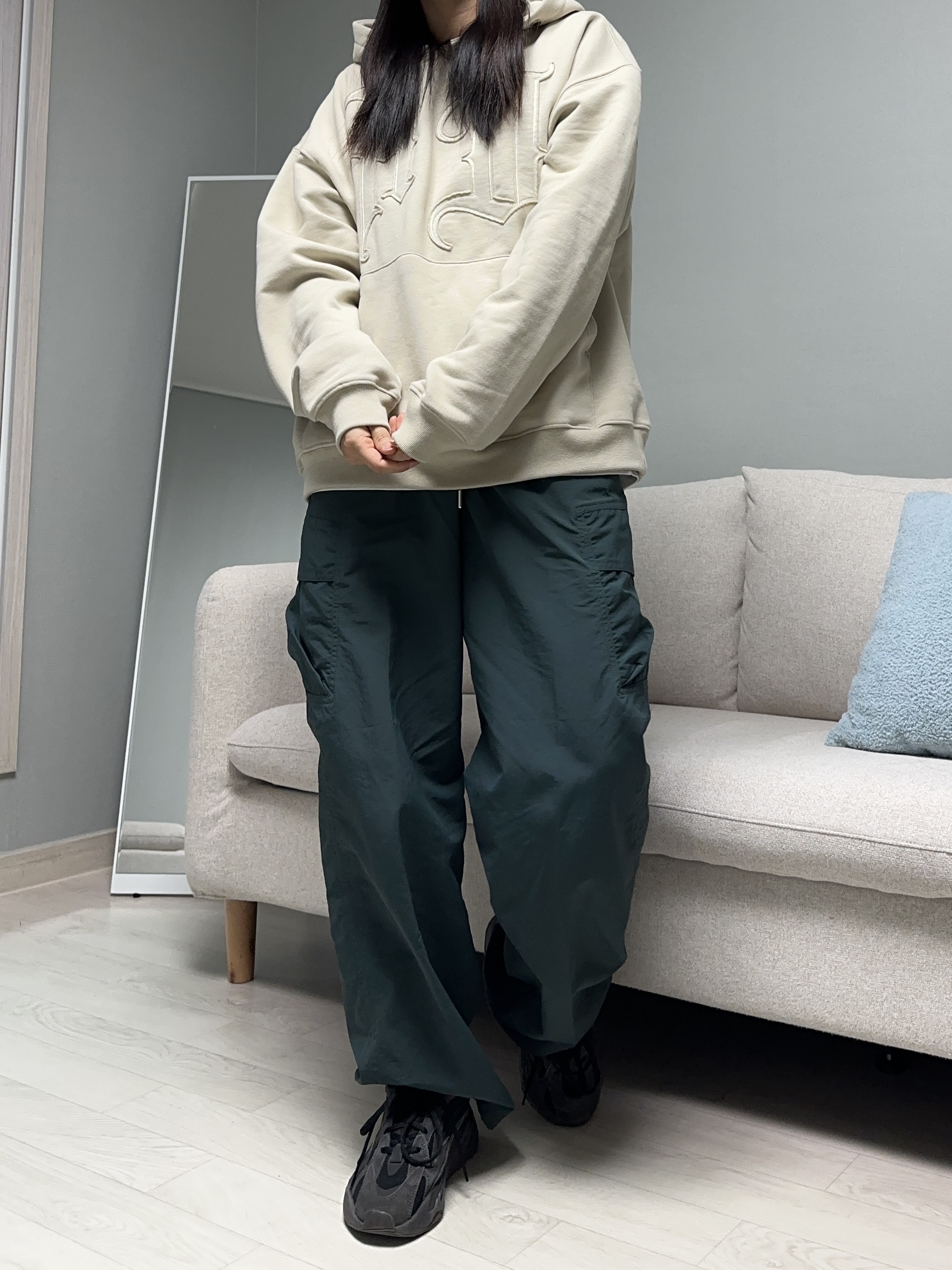 Adidas Yeezy Boost 700 V2 Vanta 2019, Adidas Yeezy Boost 700 V2 Vanta 2022 착용 스타일 - 4