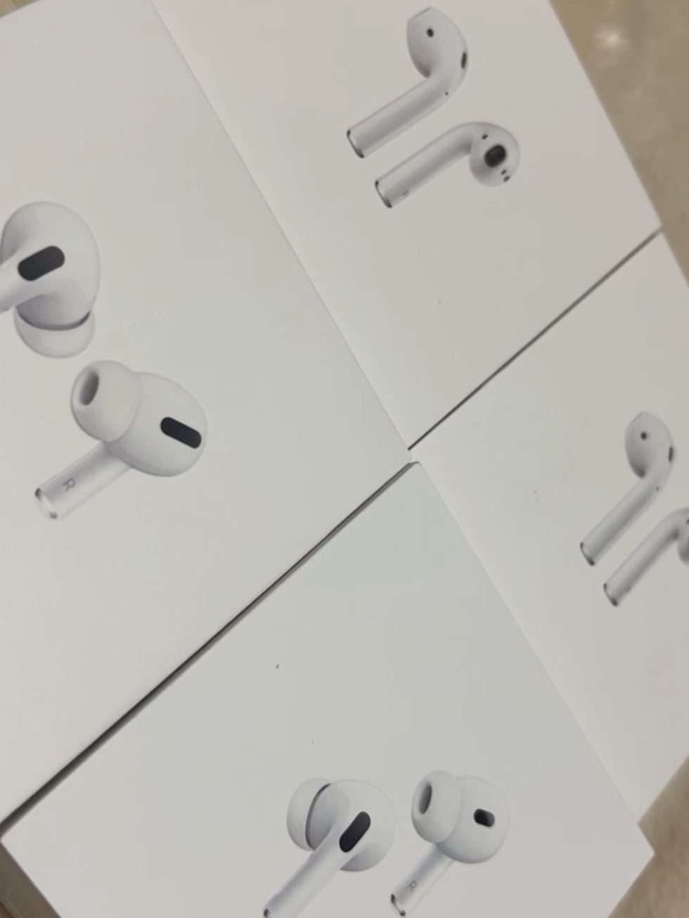 Apple AirPods 2nd Gen (Korean Ver.), Apple AirPods 2nd Gen with Wireless Charing Case (Korean Ver.) 착용 스타일 - 1