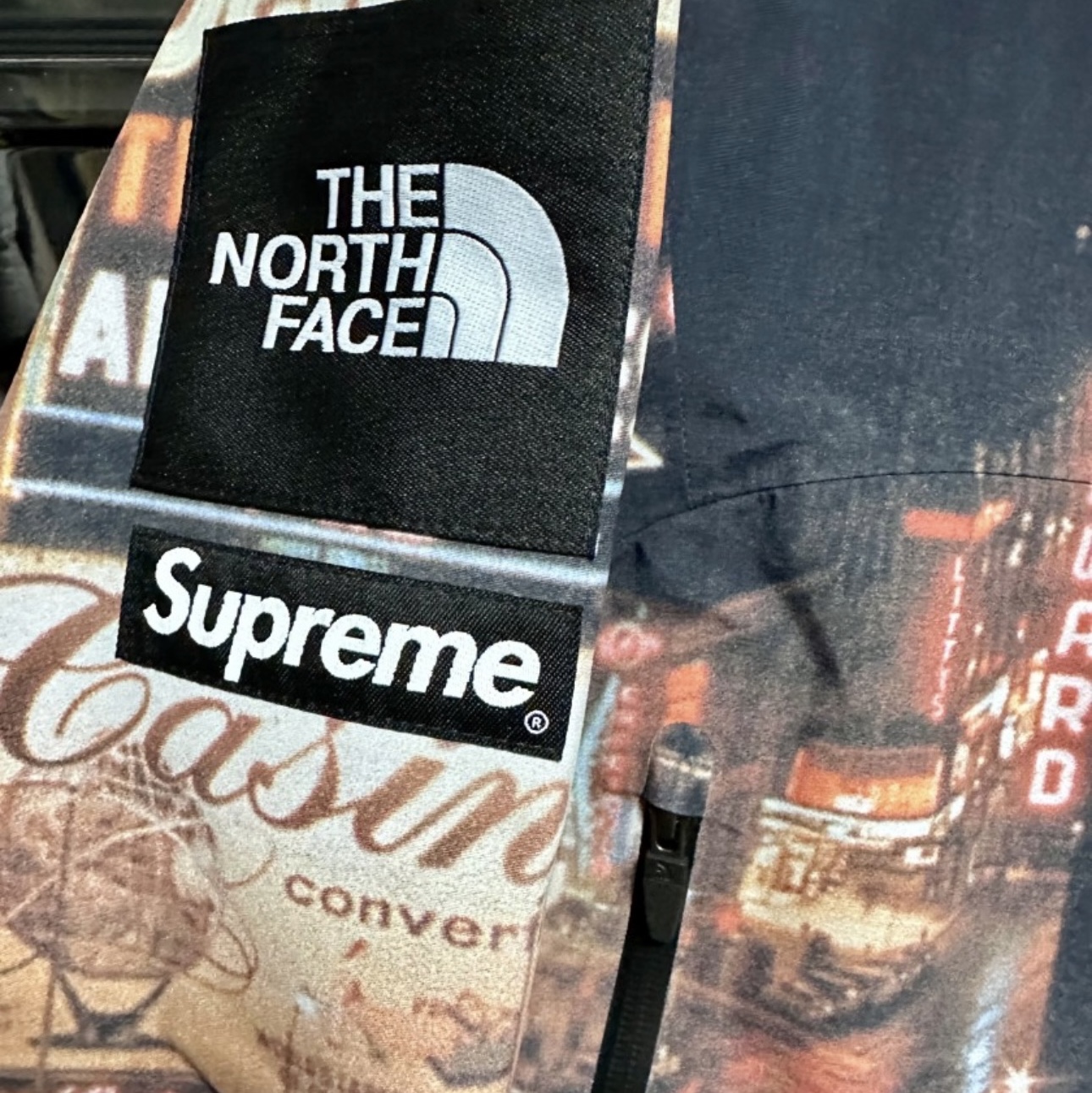 Supreme x The North Face Taped Seam Shell Jacket Times Square - 22FW 착용 스타일