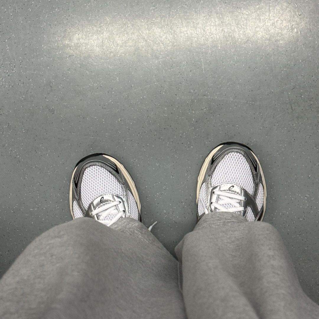 Asics Gel-1130 White Clay Canyon 착용 스타일