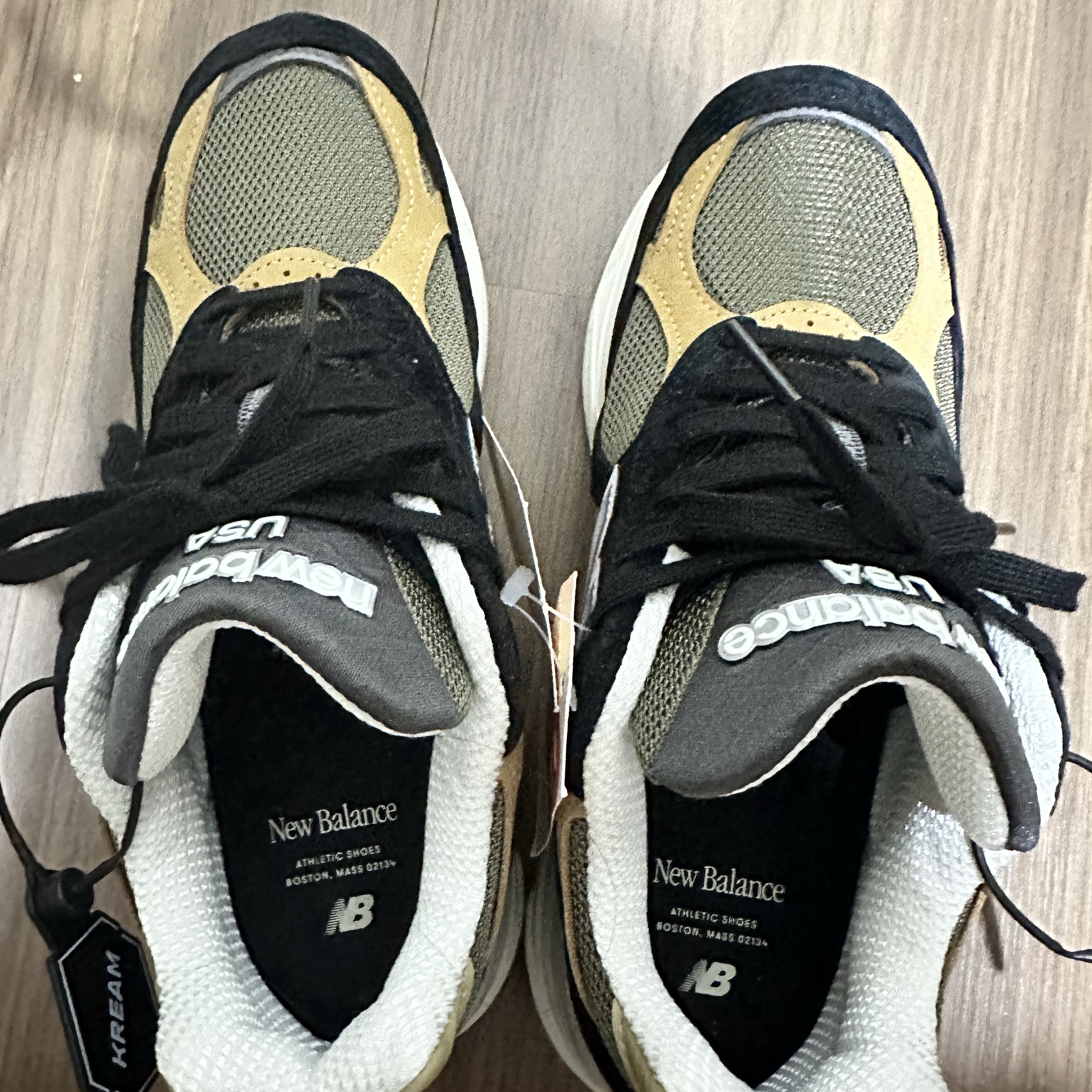 New Balance 990v3 Made in USA Black Tan 착용 스타일