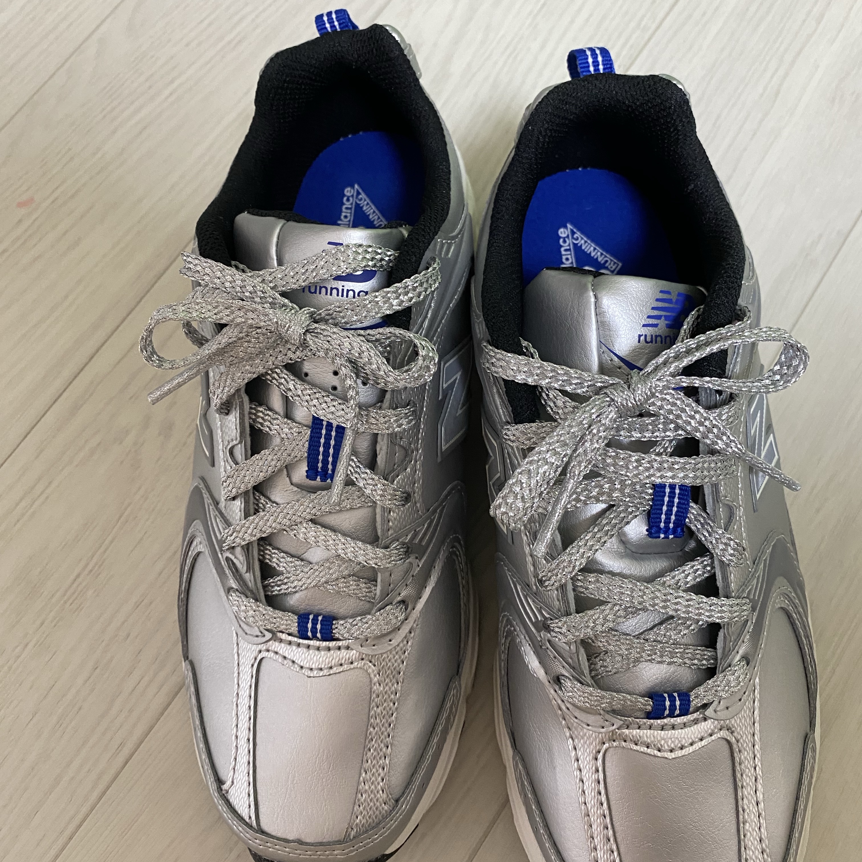 New Balance x Yeseyesee 530 Silver Royal Blue 착용 스타일 - 2