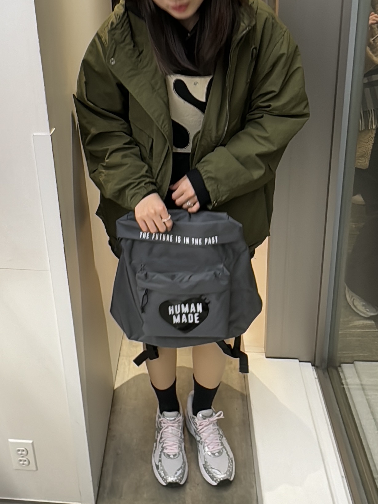휴먼 메이드 백팩 그레이 착용 스타일