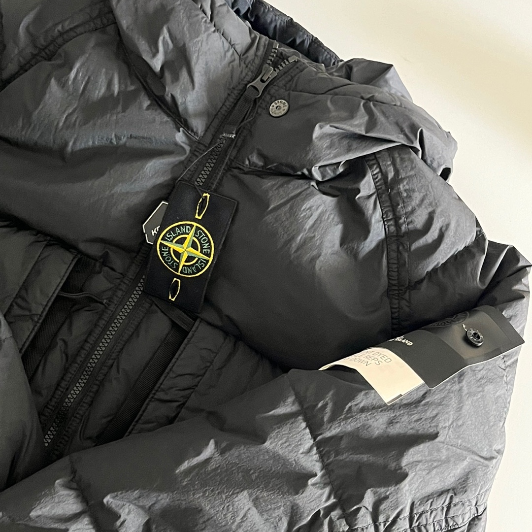 Stone Island 40723 Garment Dyed Crinkle Reps Recycled Nylon Hooded Down Jacket Black - 23FW 착용 스타일